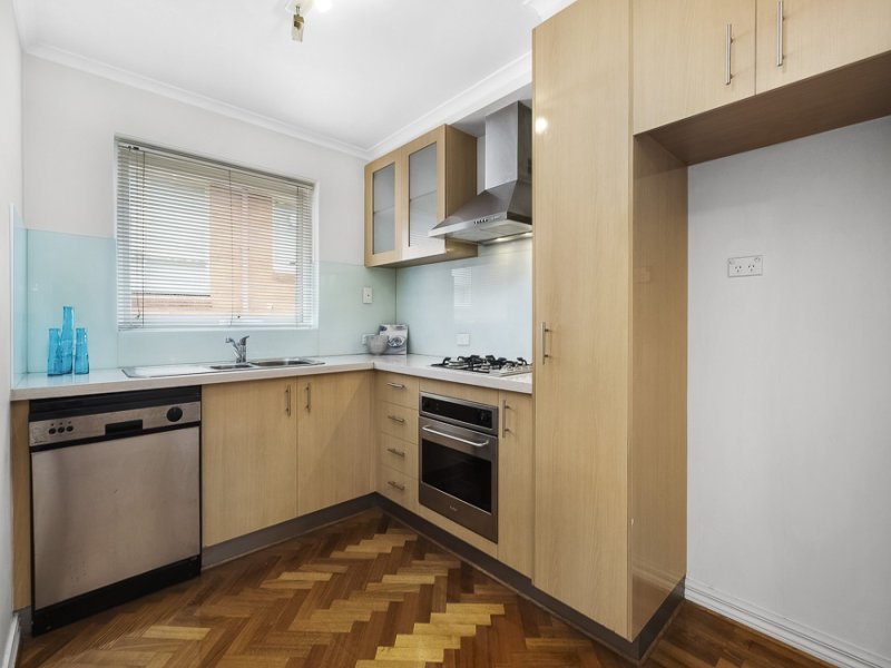 6/10 Austin Avenue, Elwood image 2