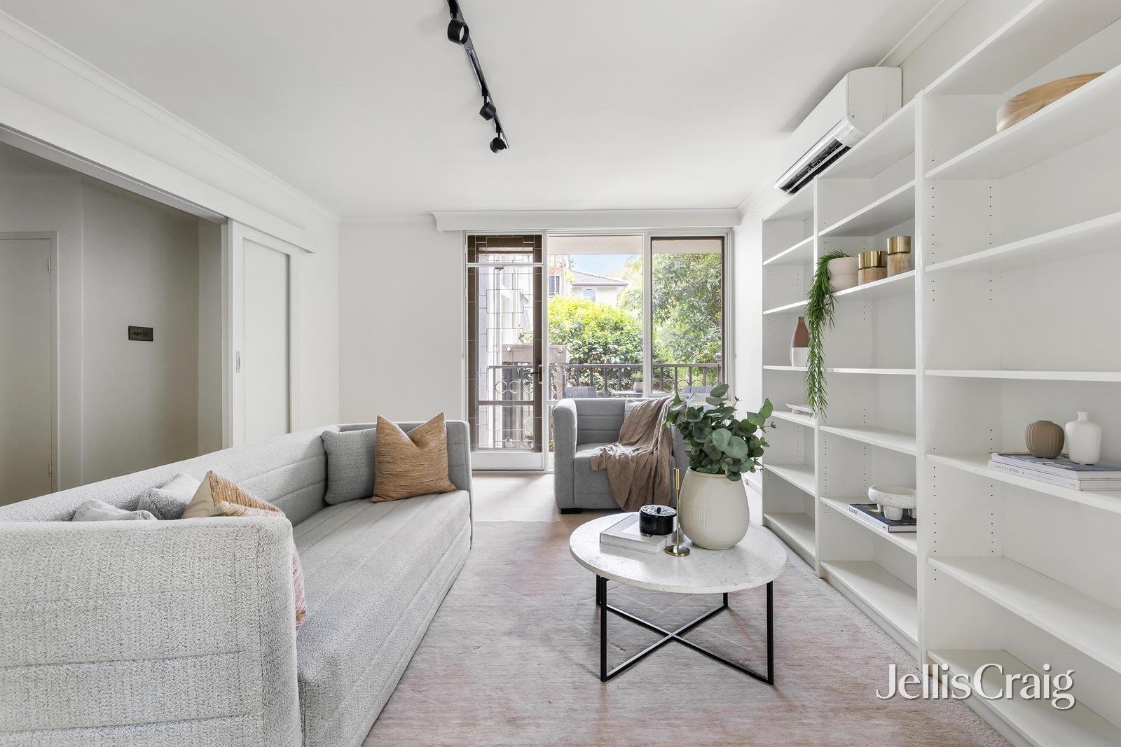 6/10 Park Street, Malvern image 2