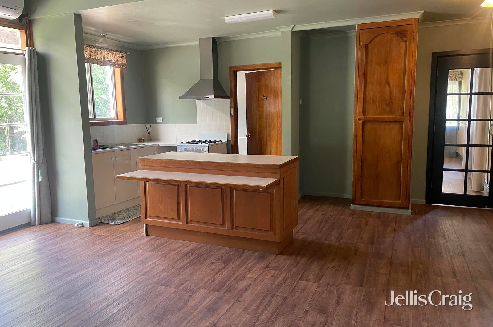 611 Ascot Street South, Redan image 3