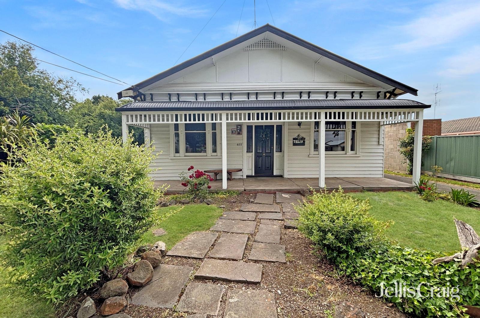 611 Ascot Street South, Redan image 1