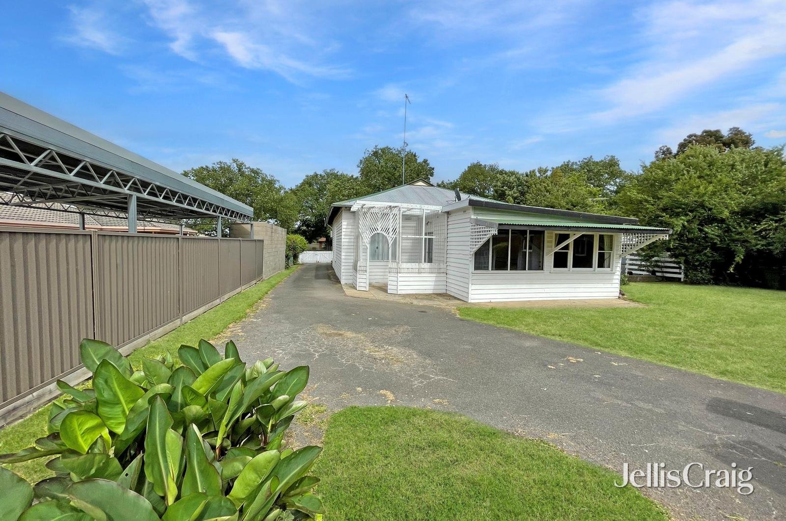 611 Ascot Street South, Redan image 8