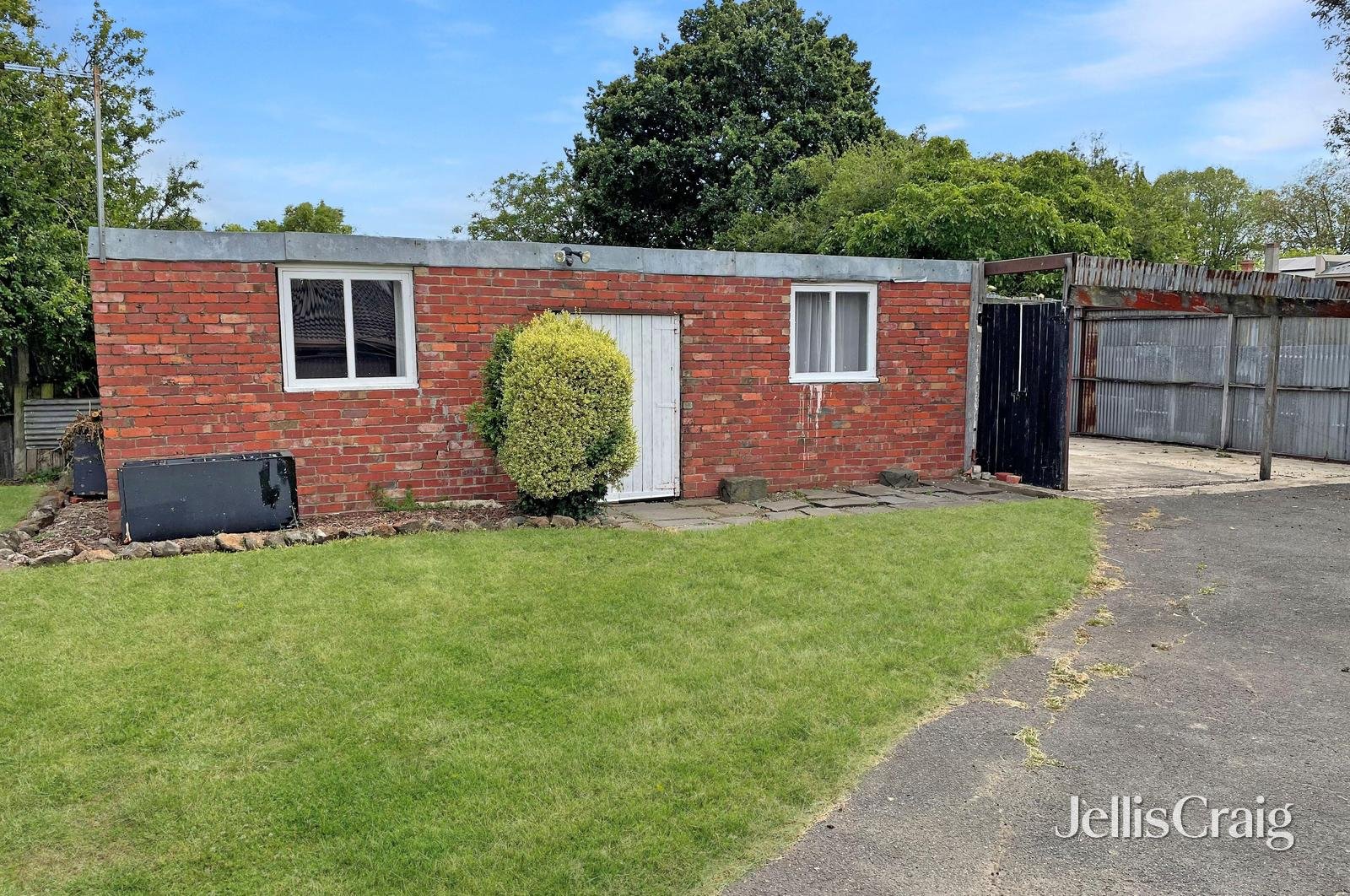 611 Ascot Street South, Redan image 9