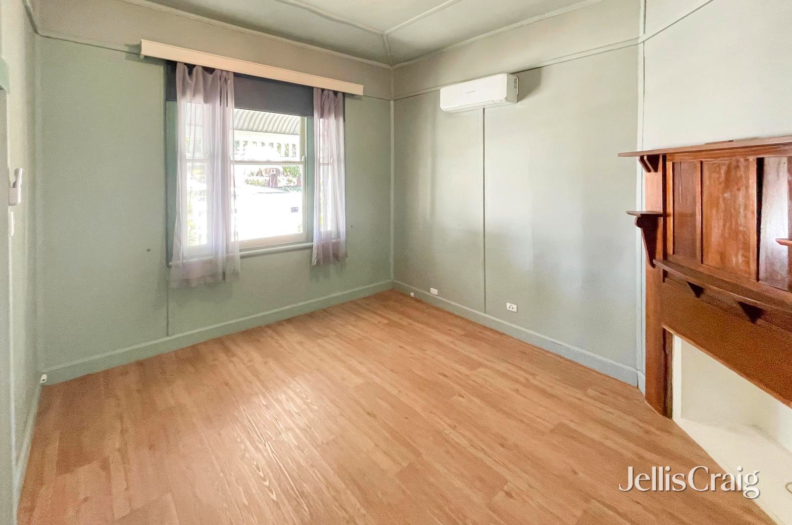 611 Ascot Street South, Redan image 2