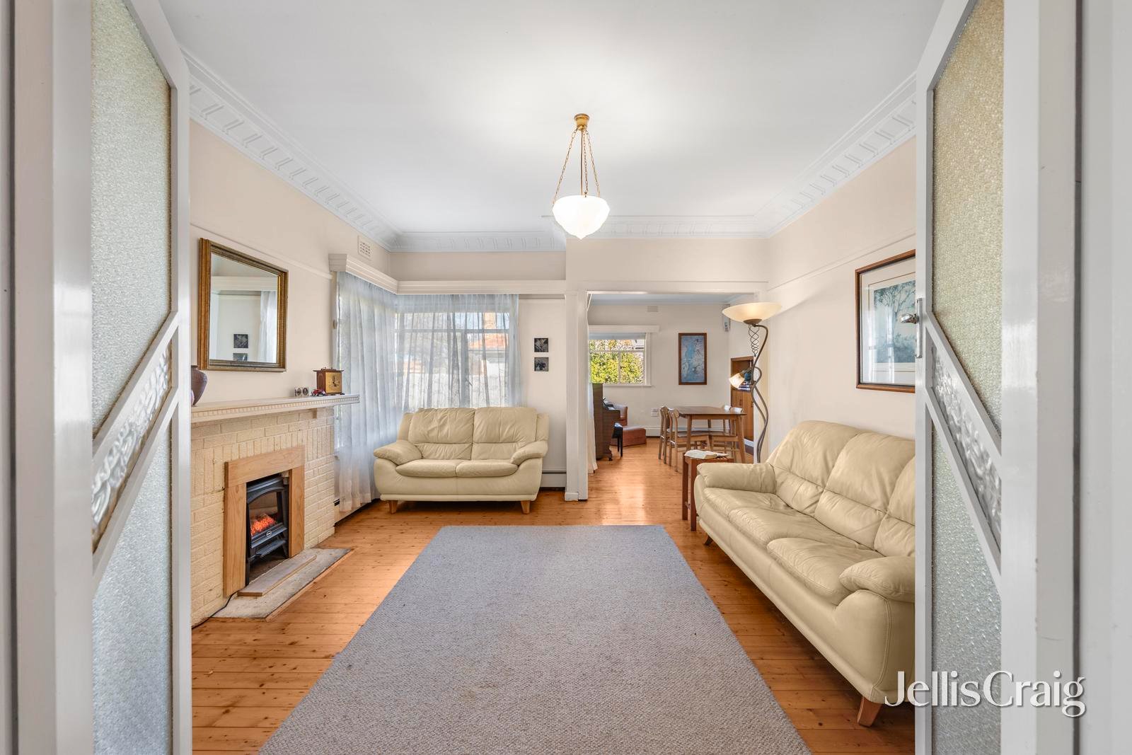 611 Doveton Street North, Soldiers&nbsp;Hill image 2