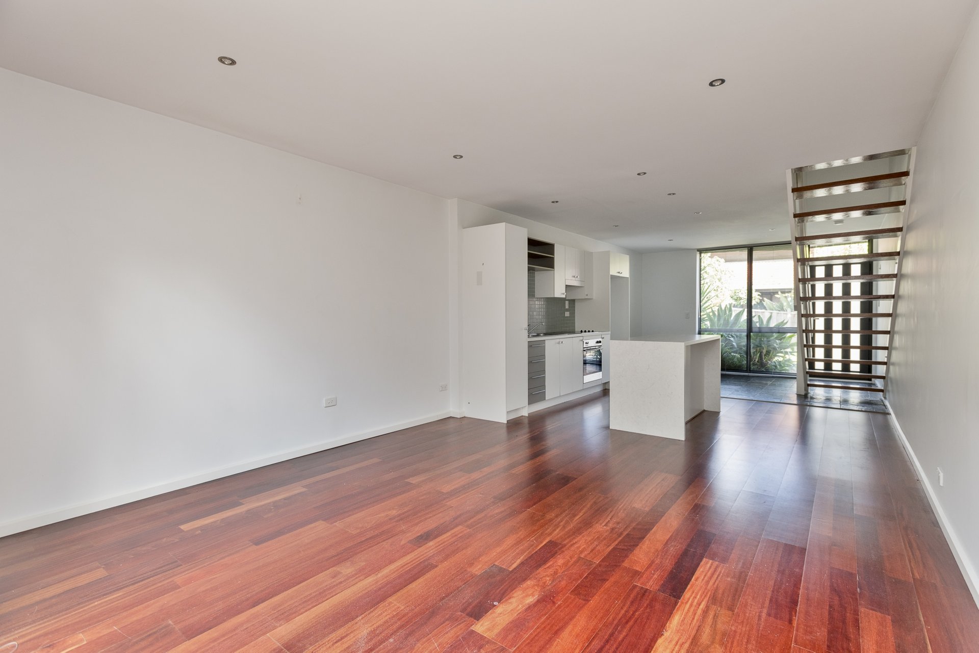 6/11 Grandview Avenue, Maribyrnong image 2