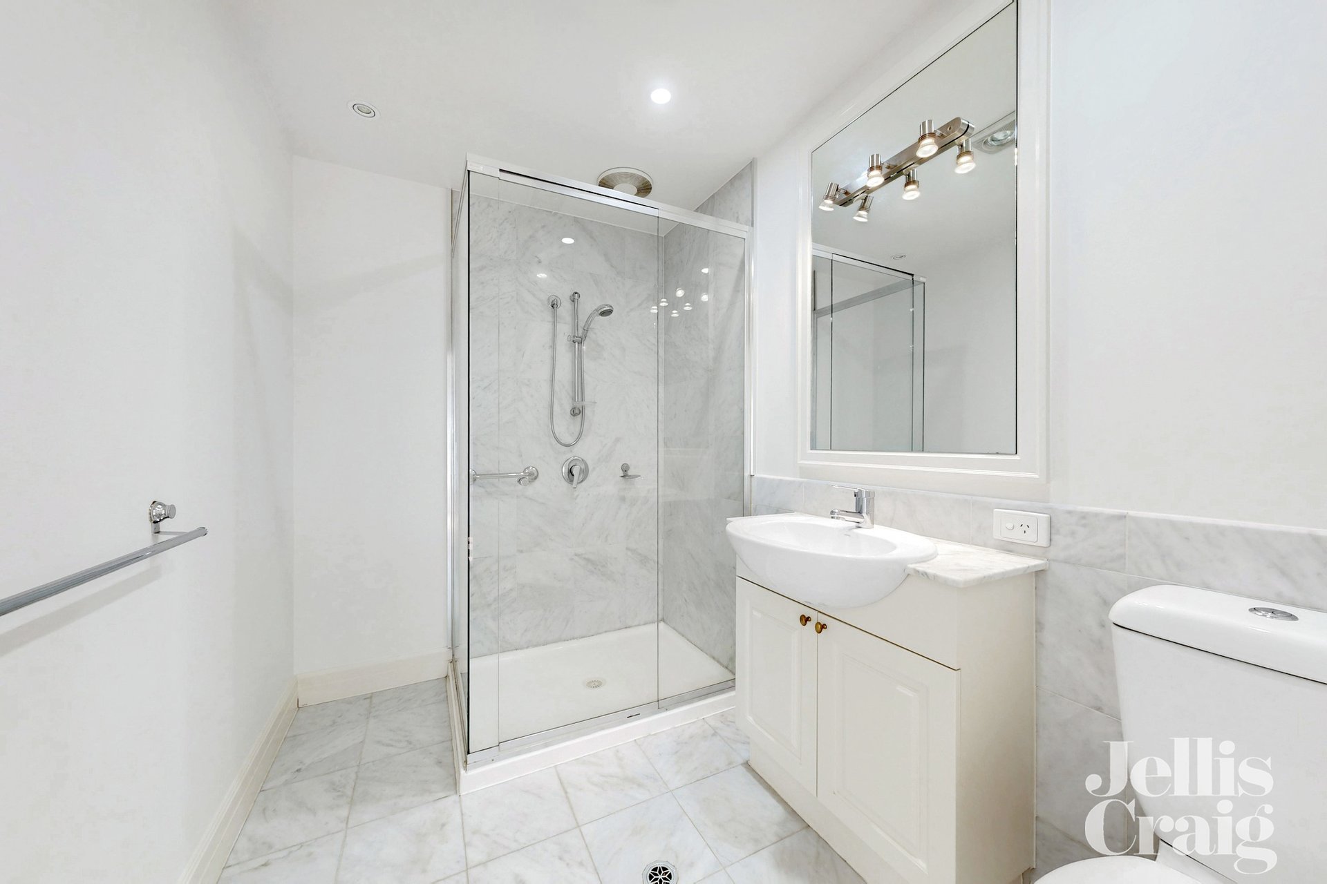 6/12 Copelen Street, South Yarra image 6