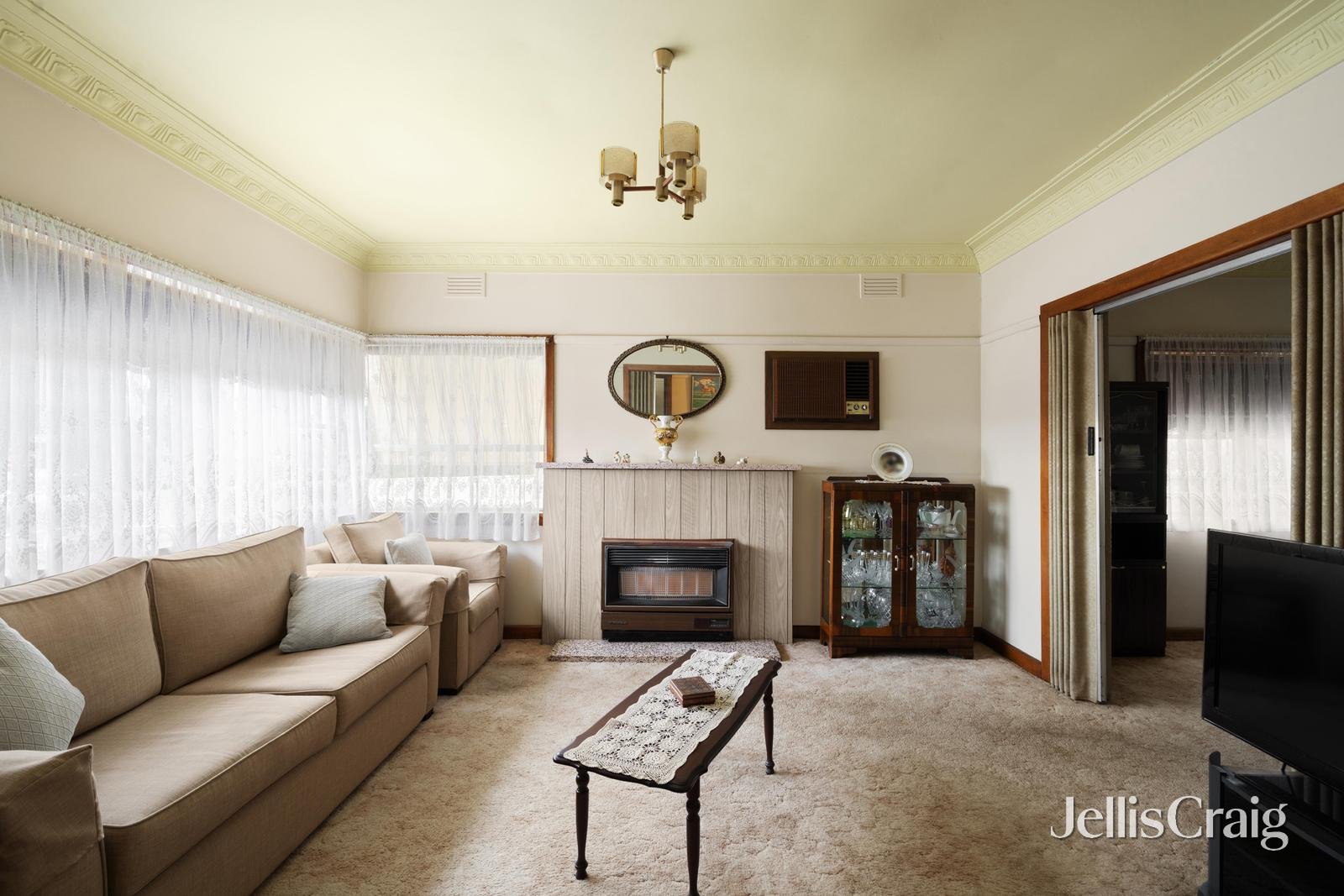612 Gilbert Road, Reservoir image 3