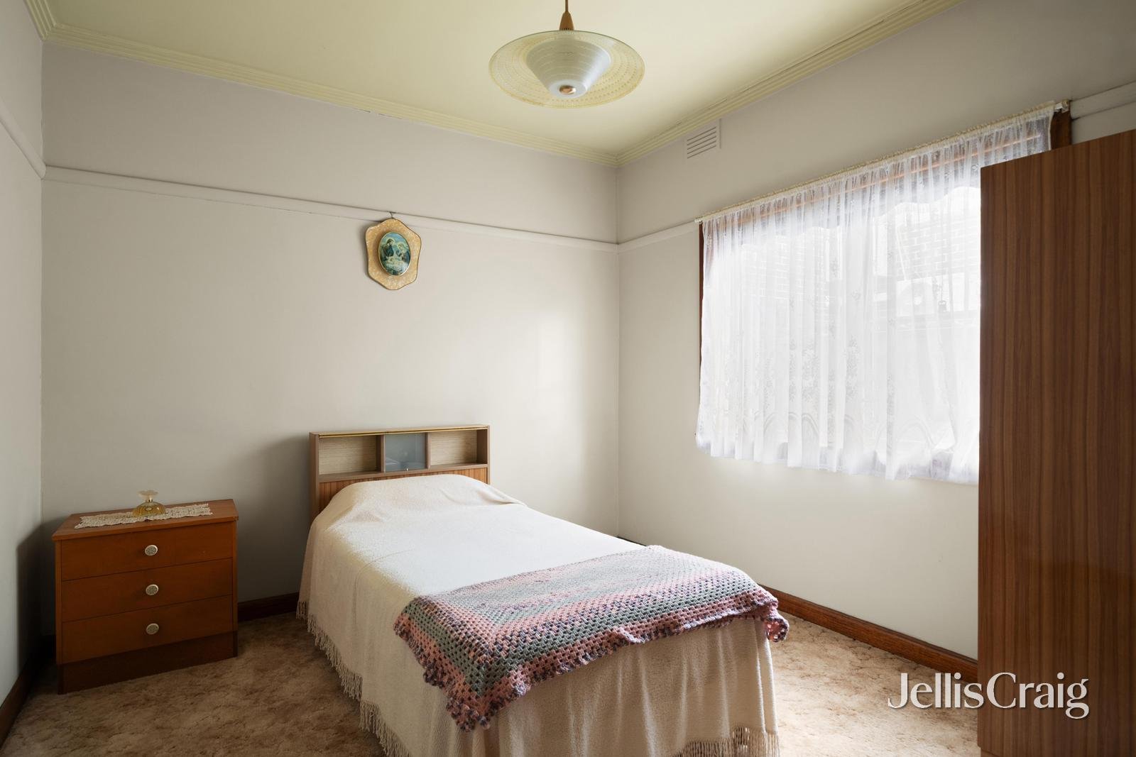 612 Gilbert Road, Reservoir image 9
