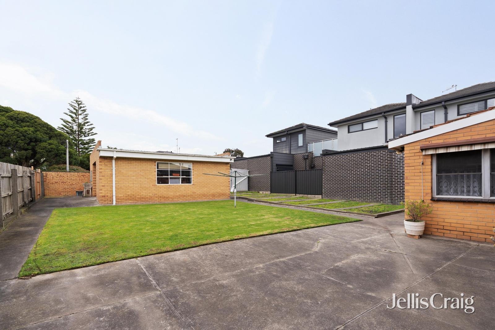 612 Gilbert Road, Reservoir image 12