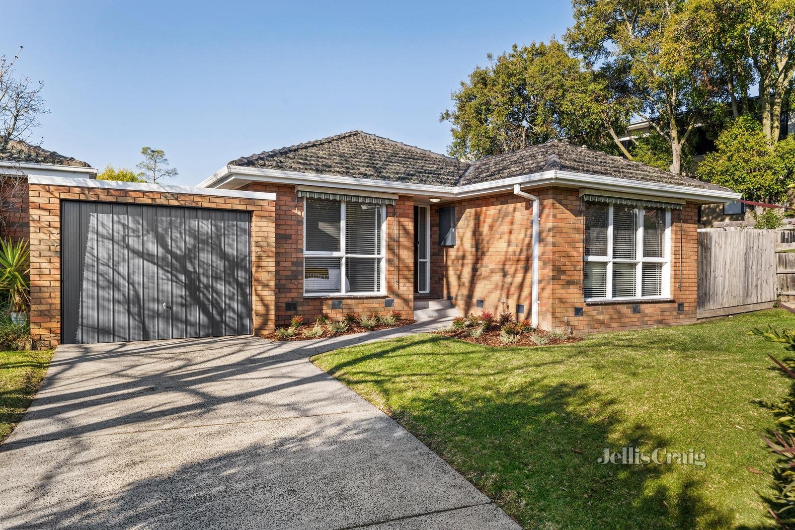 6/12 Harrison Street, Mitcham image 1
