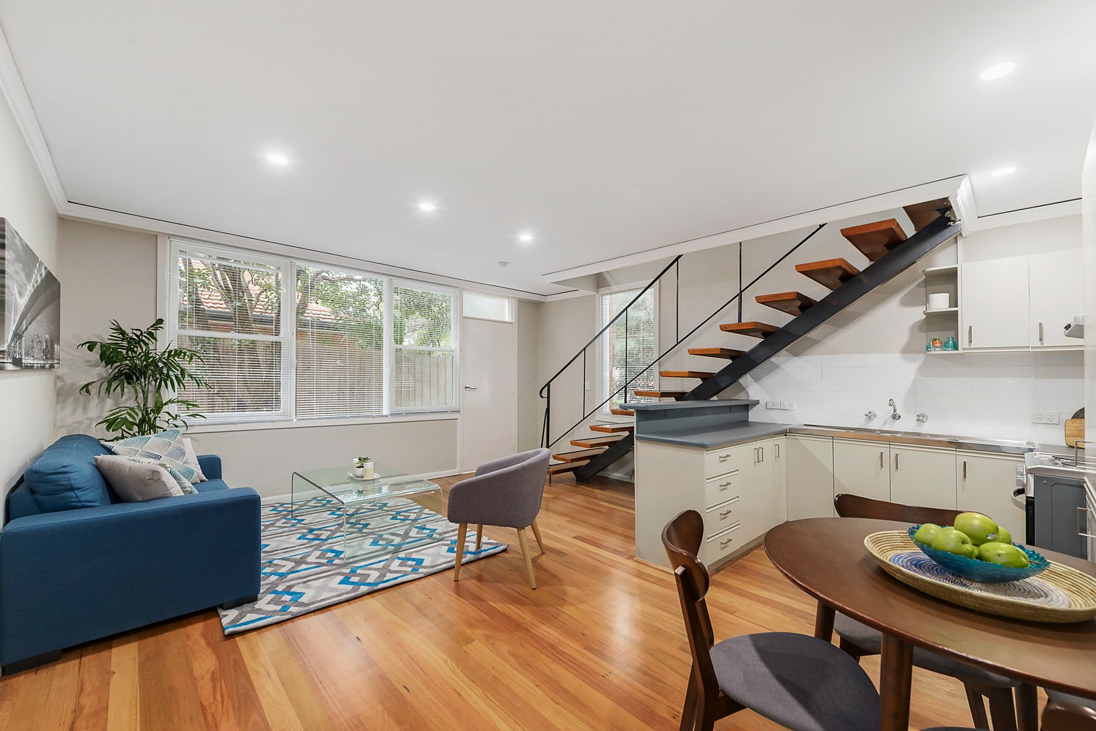 6/12 Oxford Street, Box Hill image 1