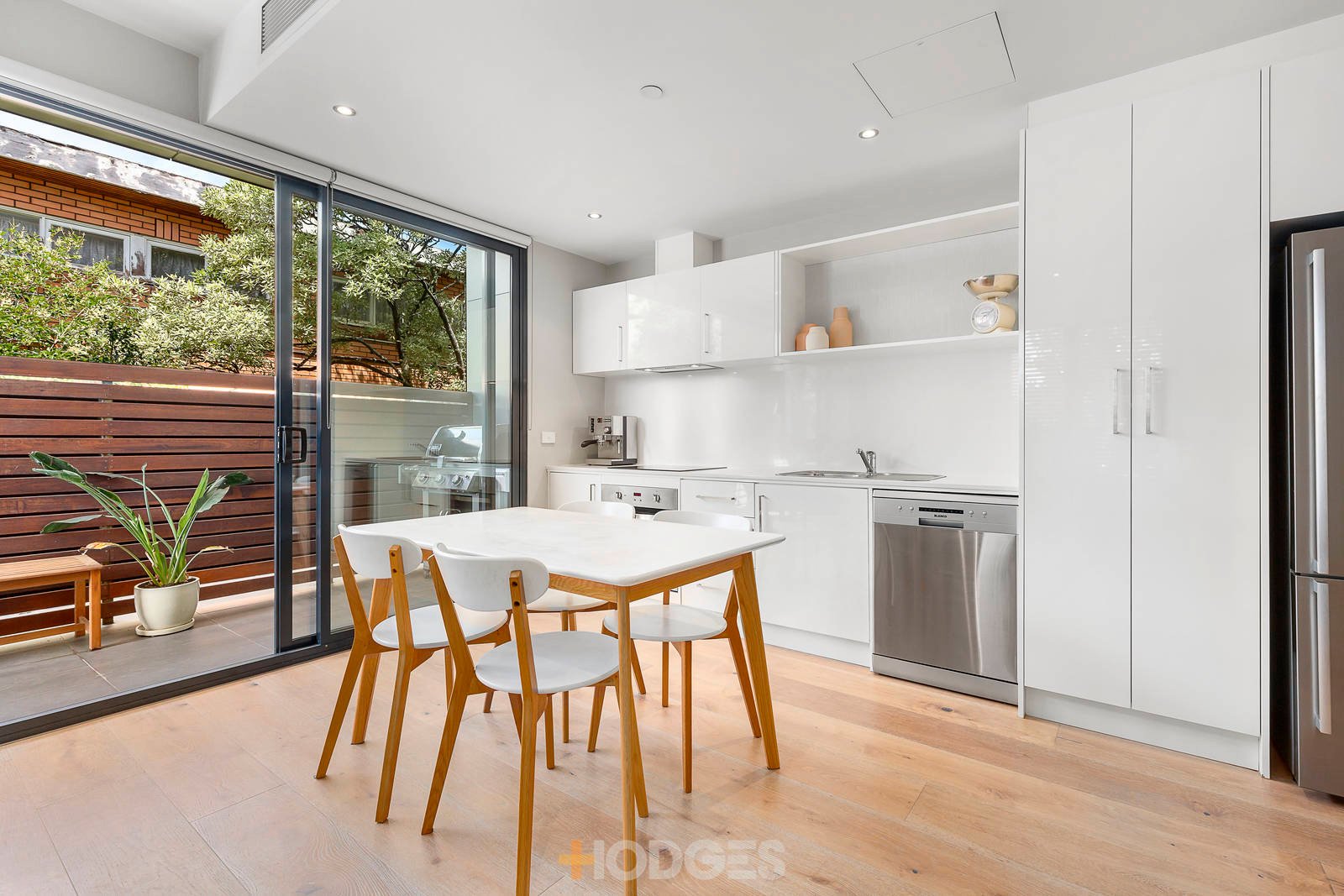 6 / 126 Centre Road Brighton East