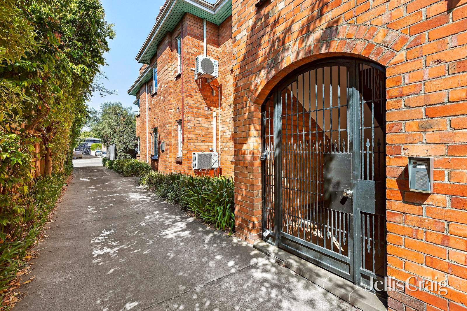 6/127 Glen Huntly Road, Elwood image 2