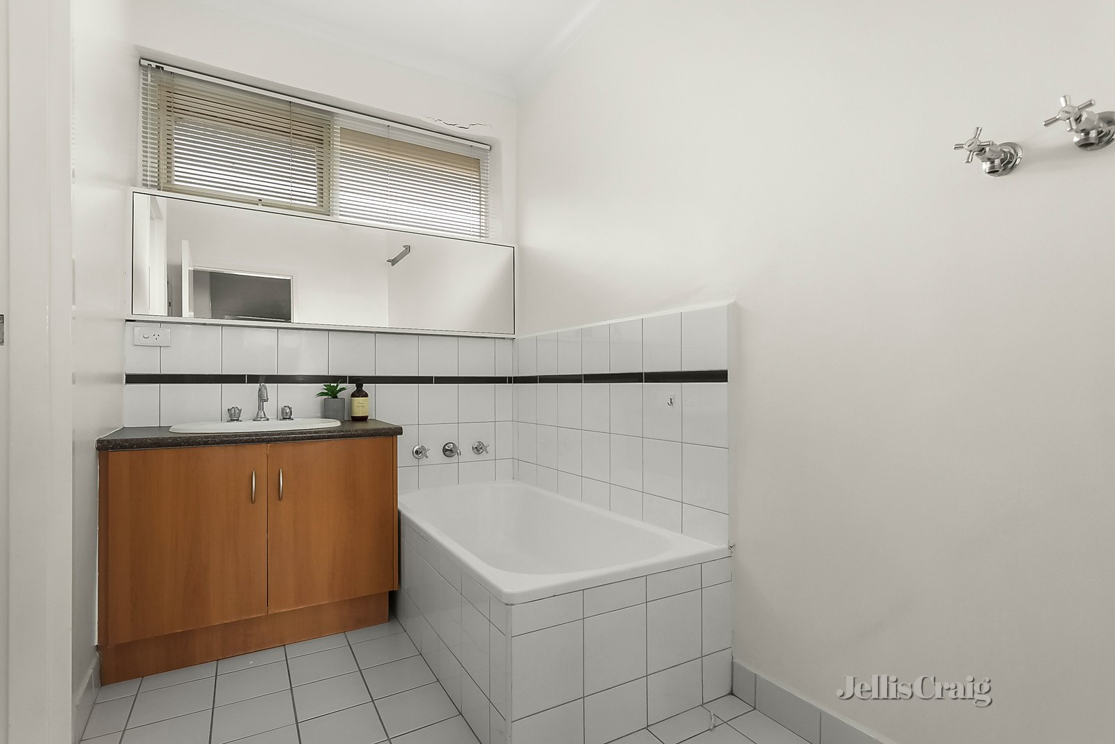 6/13-15 Munro Street, Ascot Vale image 6