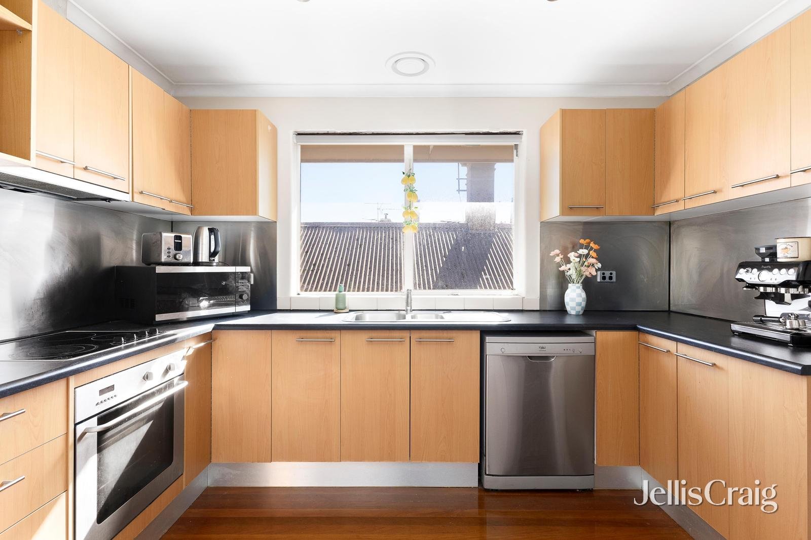 6/13 Dover Road, Williamstown image 3