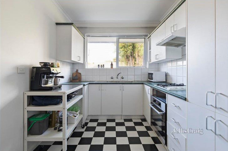 6/13 Emily Street, Carnegie image 2