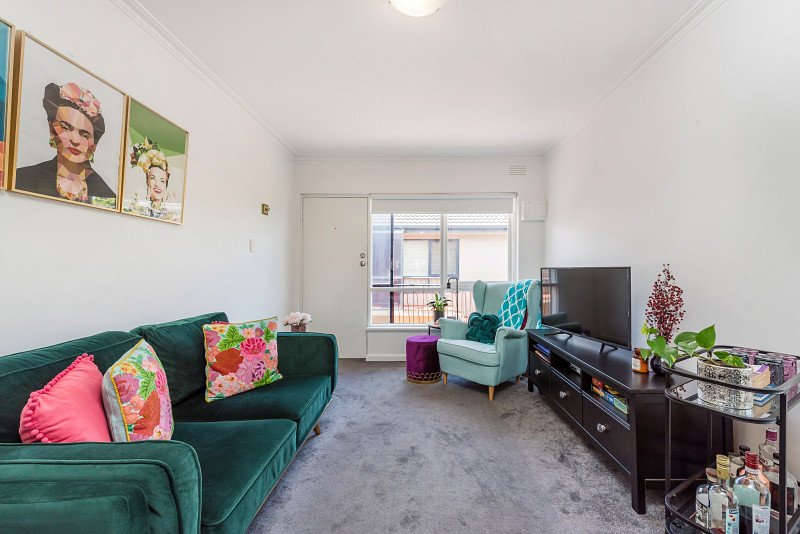 6/13 Wattle Avenue, Glen Huntly image 2