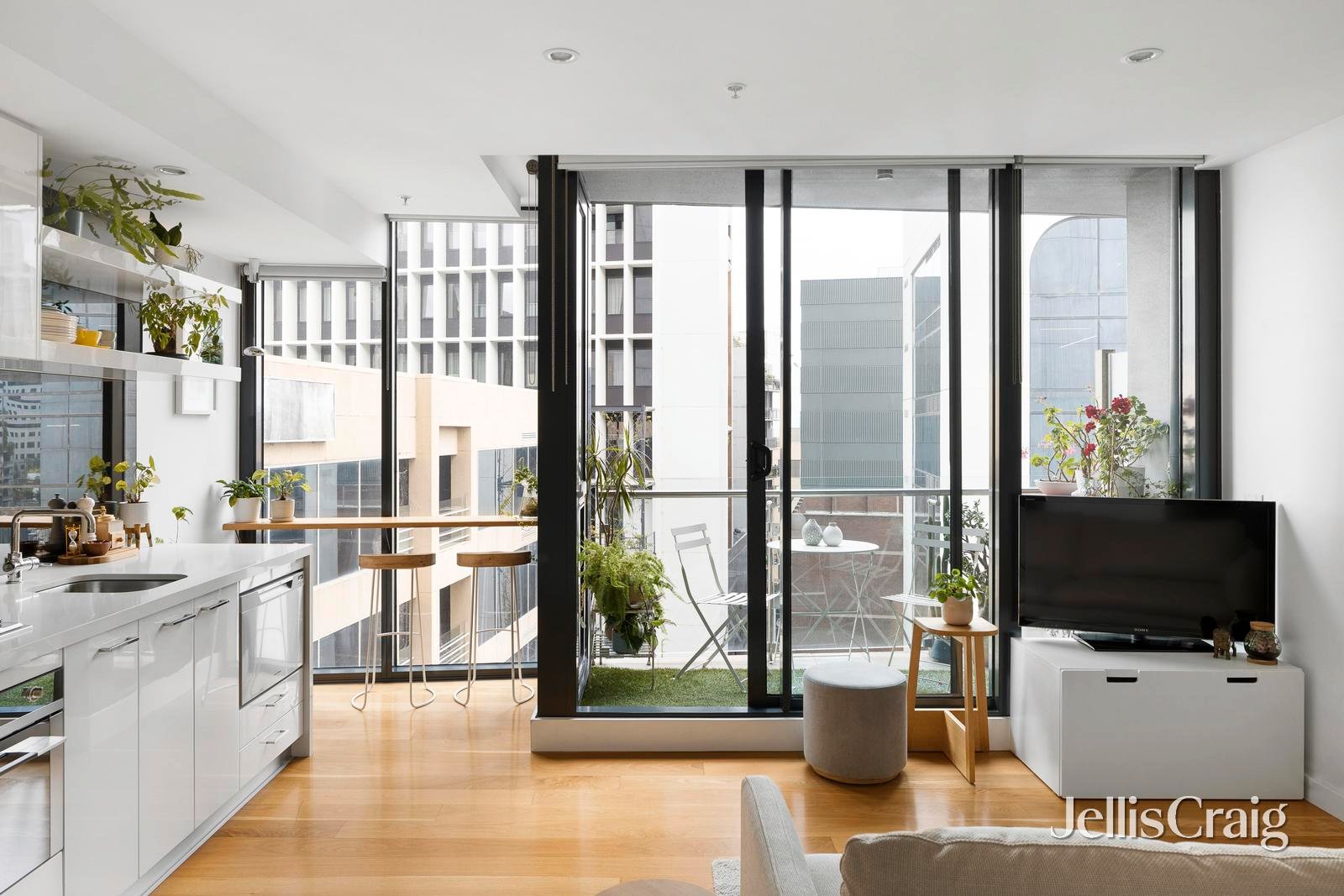 613/338 Kings Way, South&nbsp;Melbourne image 3