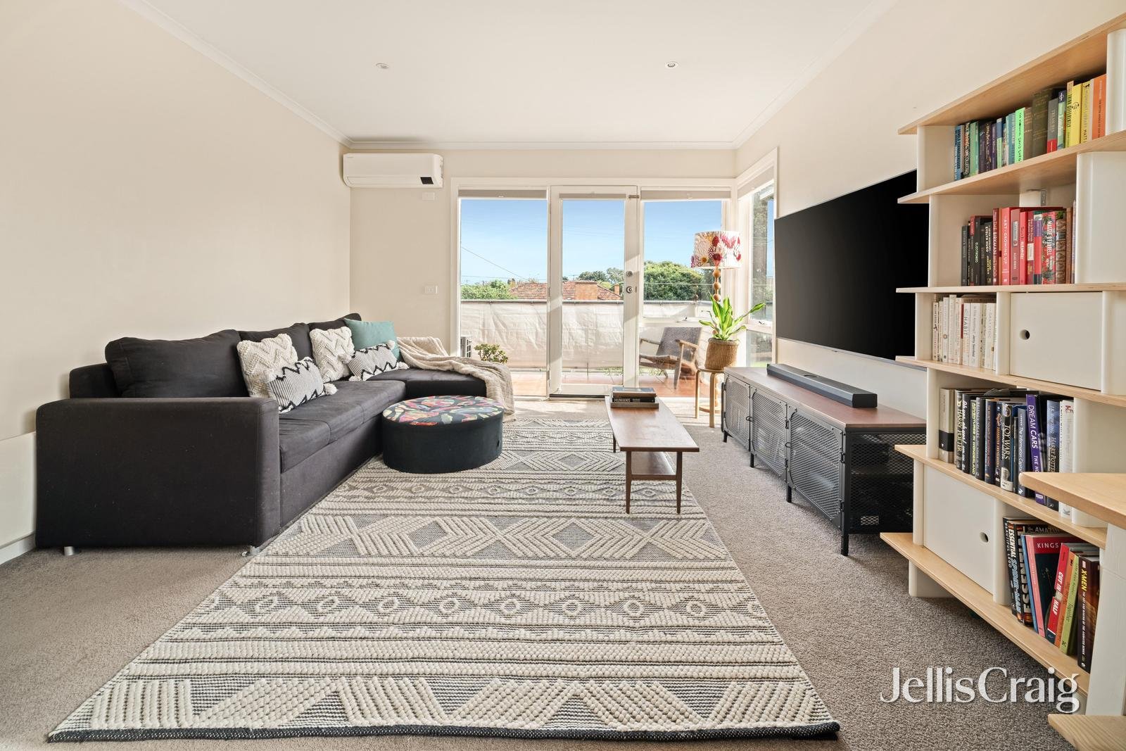 6/134 Warrigal Road, Mentone image 4