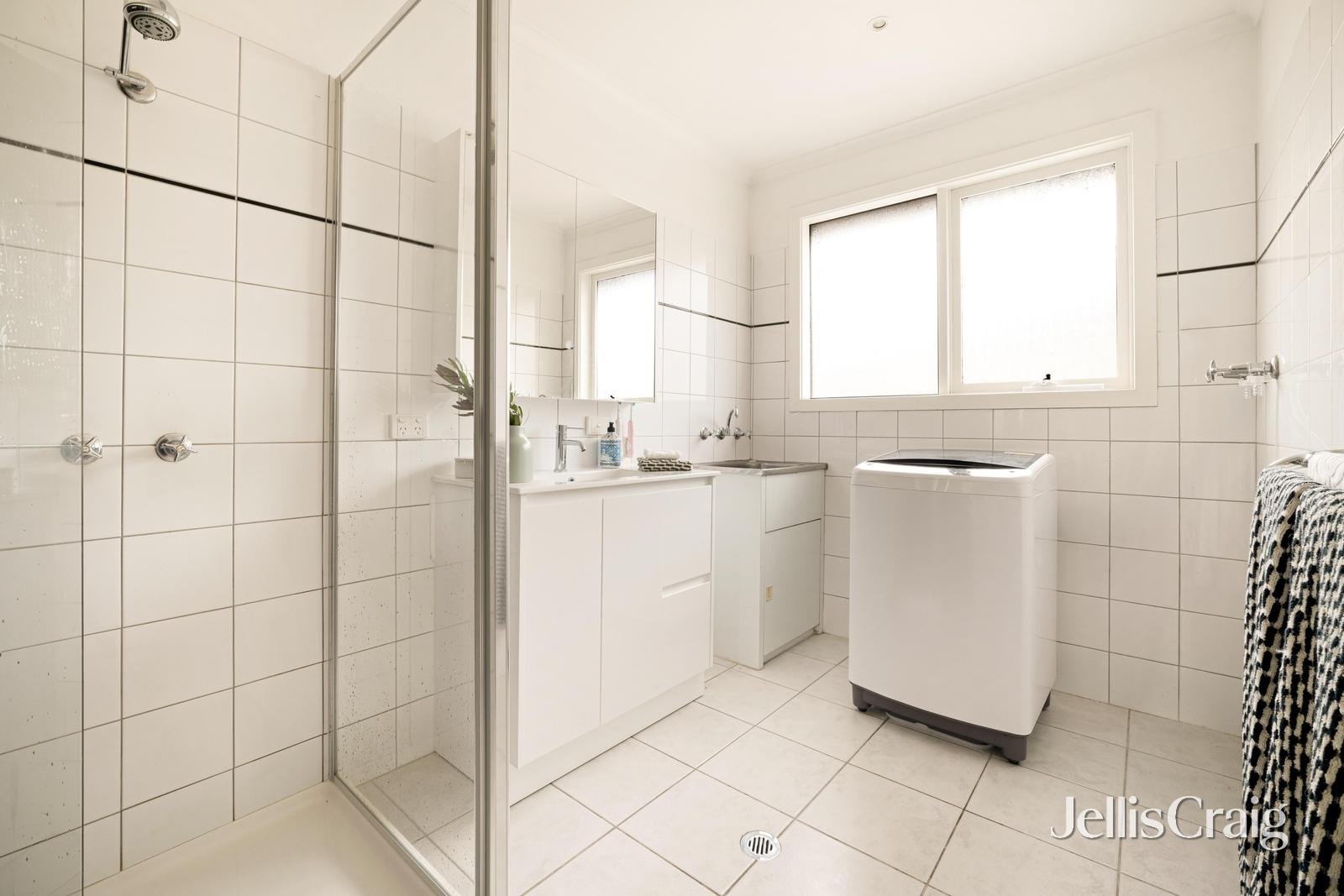 6/134 Warrigal Road, Mentone image 8