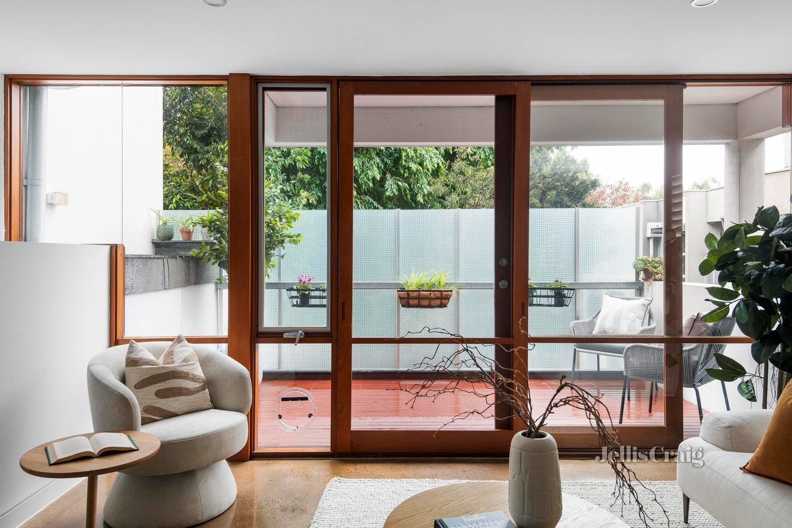 6/136 High Street, Northcote image 2
