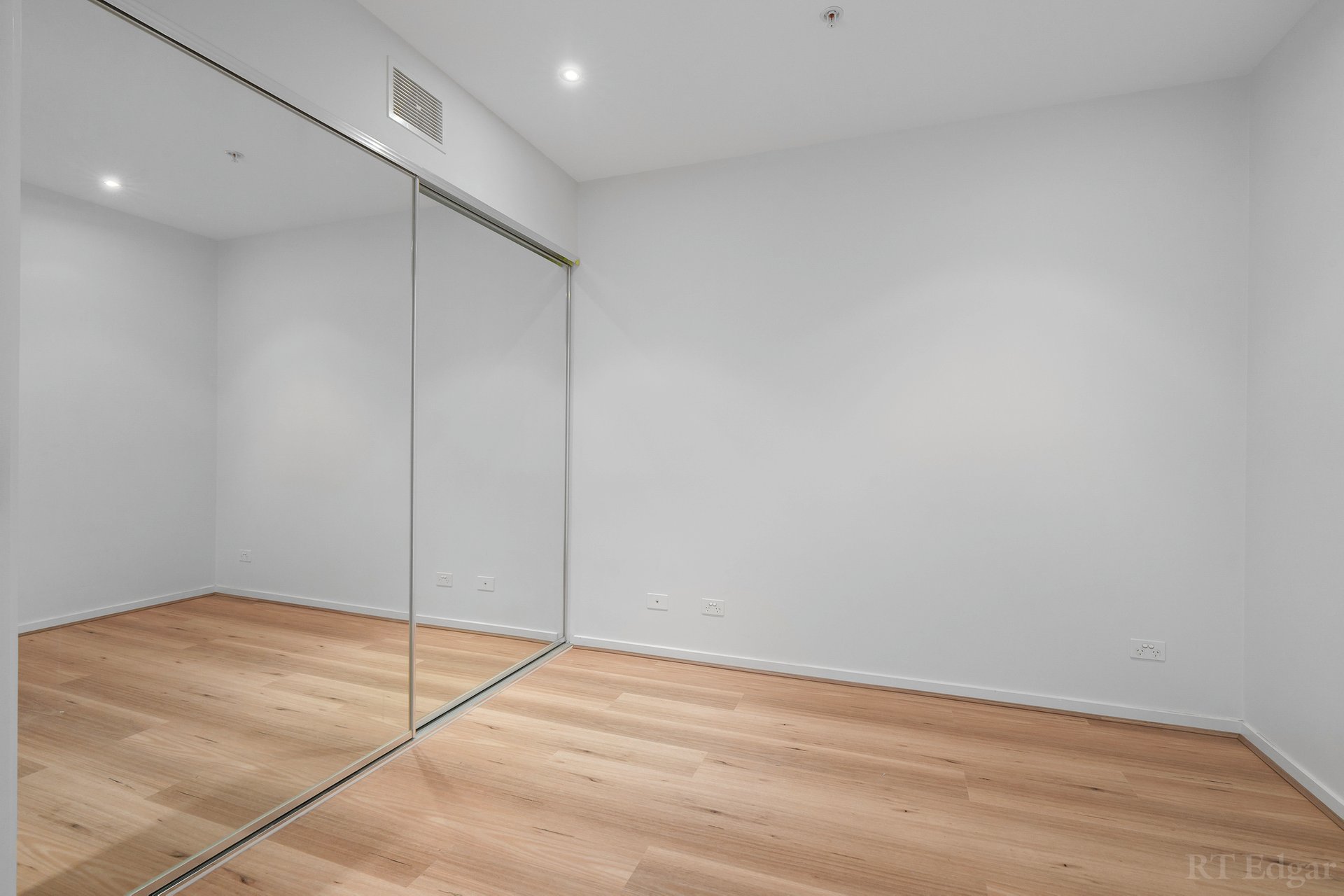 Property Gallery Thumbnail 4