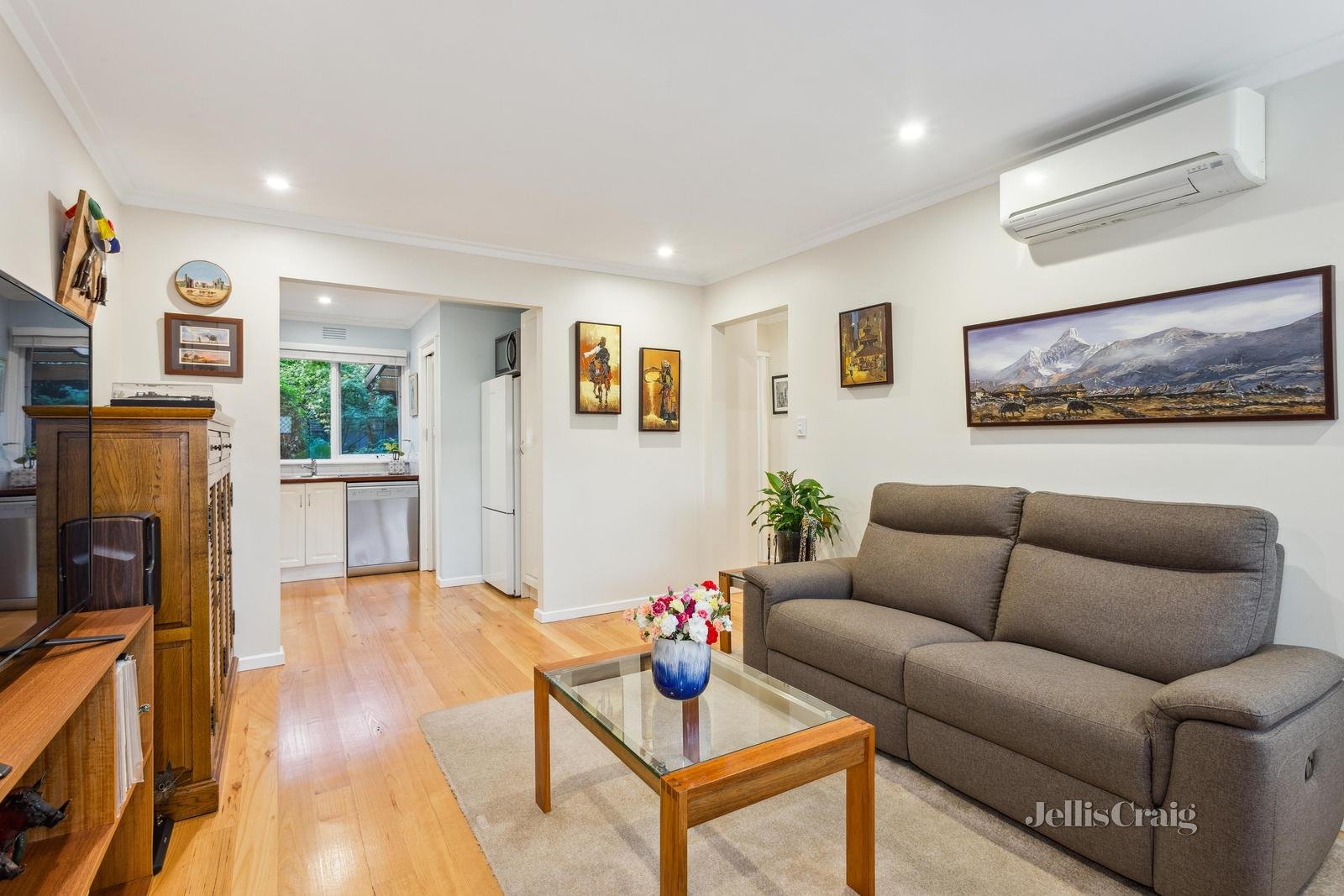 6/138 Charman Road, Mentone image 2