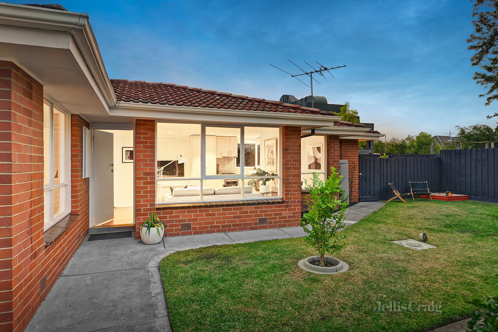 6/14 Adam Street, Bentleigh image 2