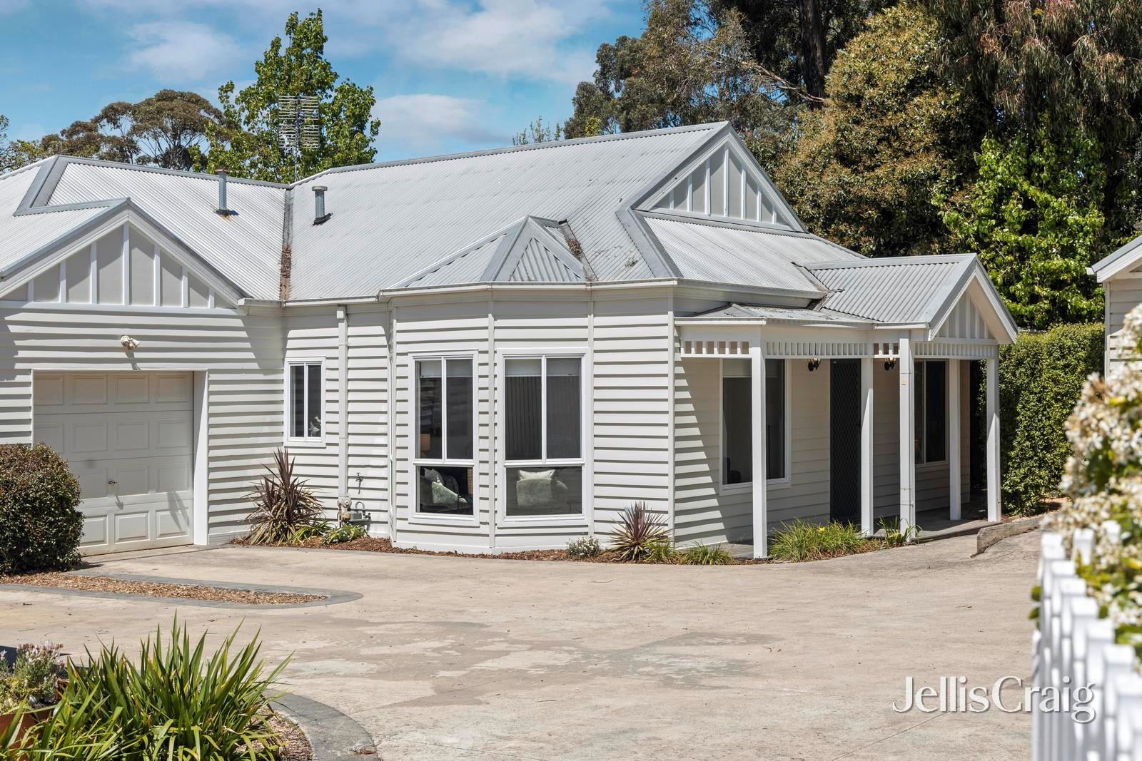 6/14 Corinella Road, Woodend image 1