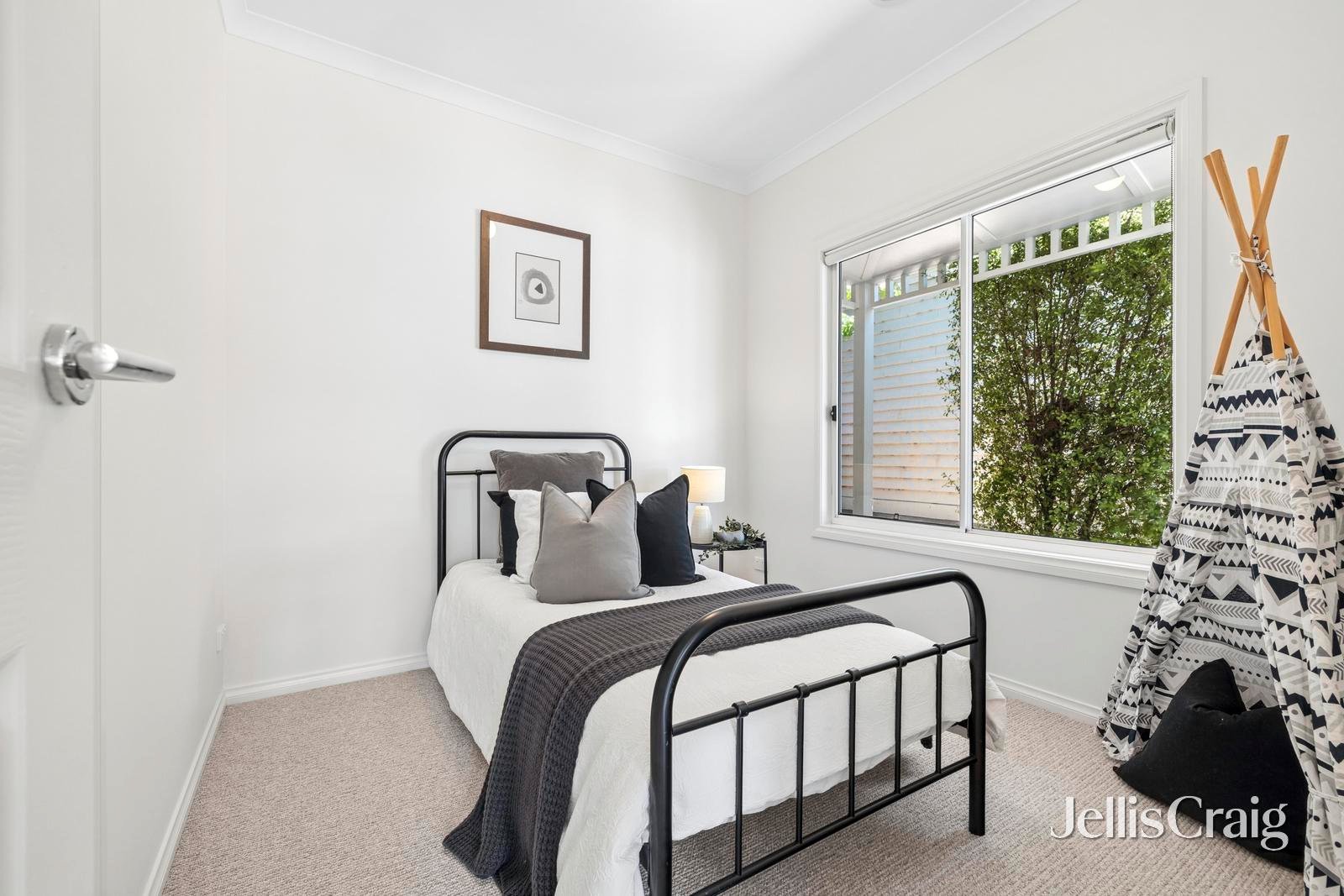 6/14 Corinella Road, Woodend image 12