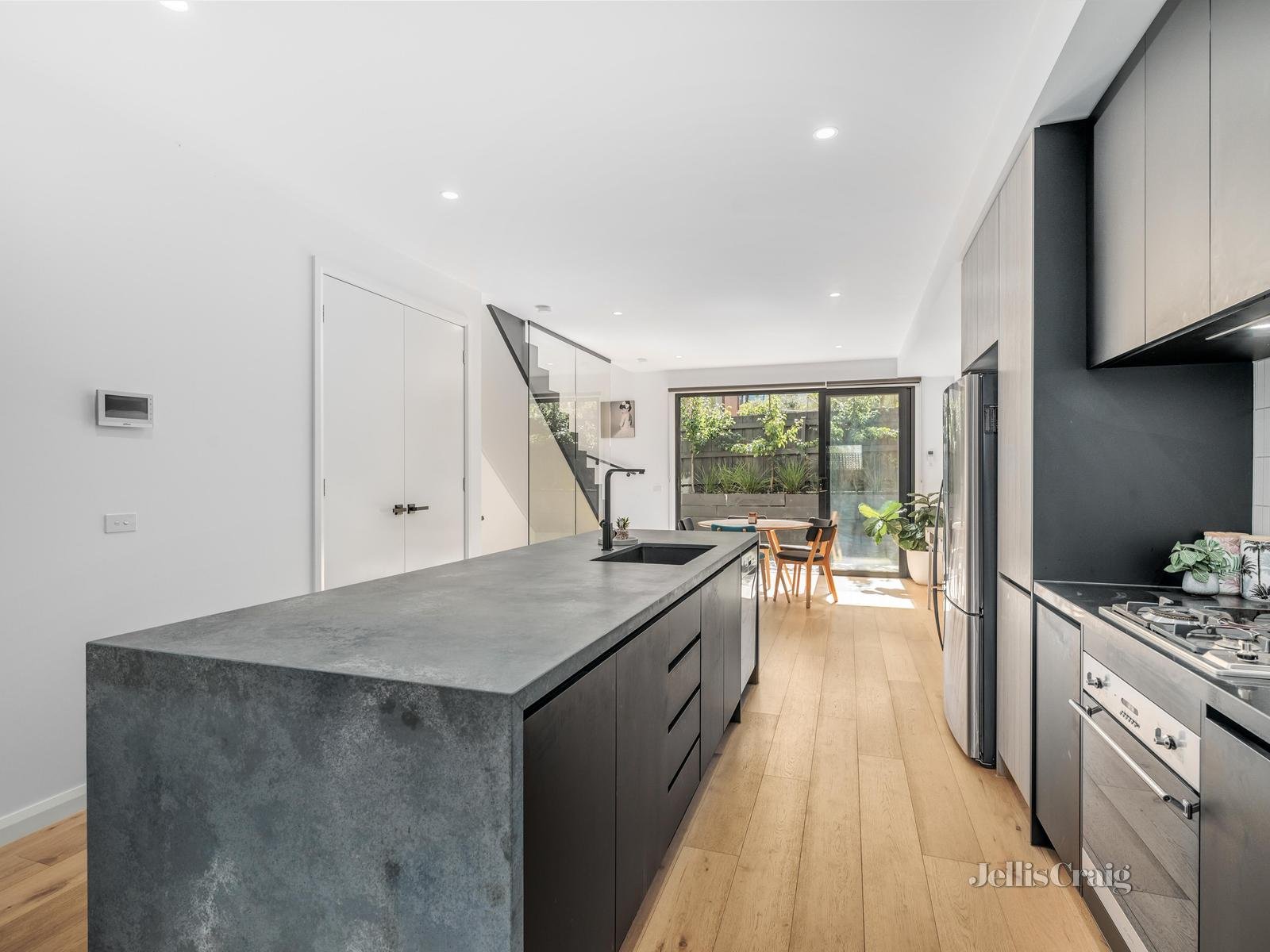 6/14 Frederick Street, Doncaster image 3