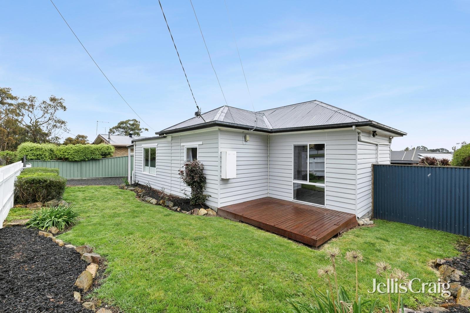 614 Richards Street, Canadian image 1