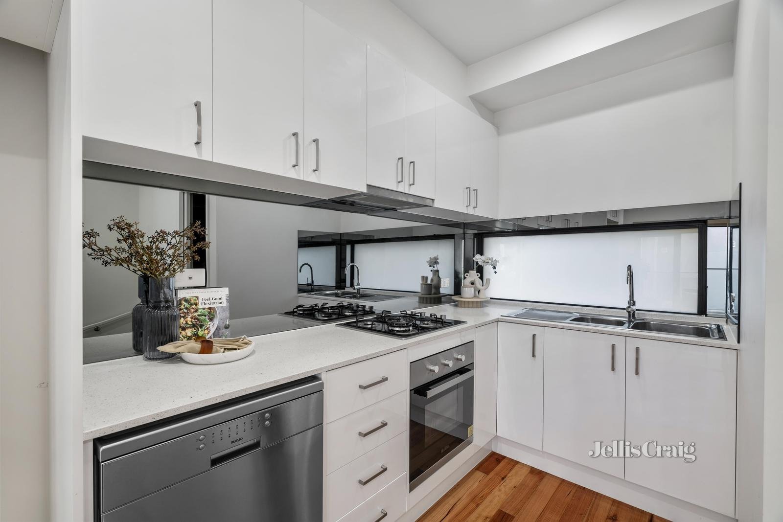 6/140 Thames Street, Box Hill North image 3