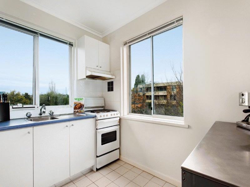 6/141 Riversdale Road, Hawthorn image 3