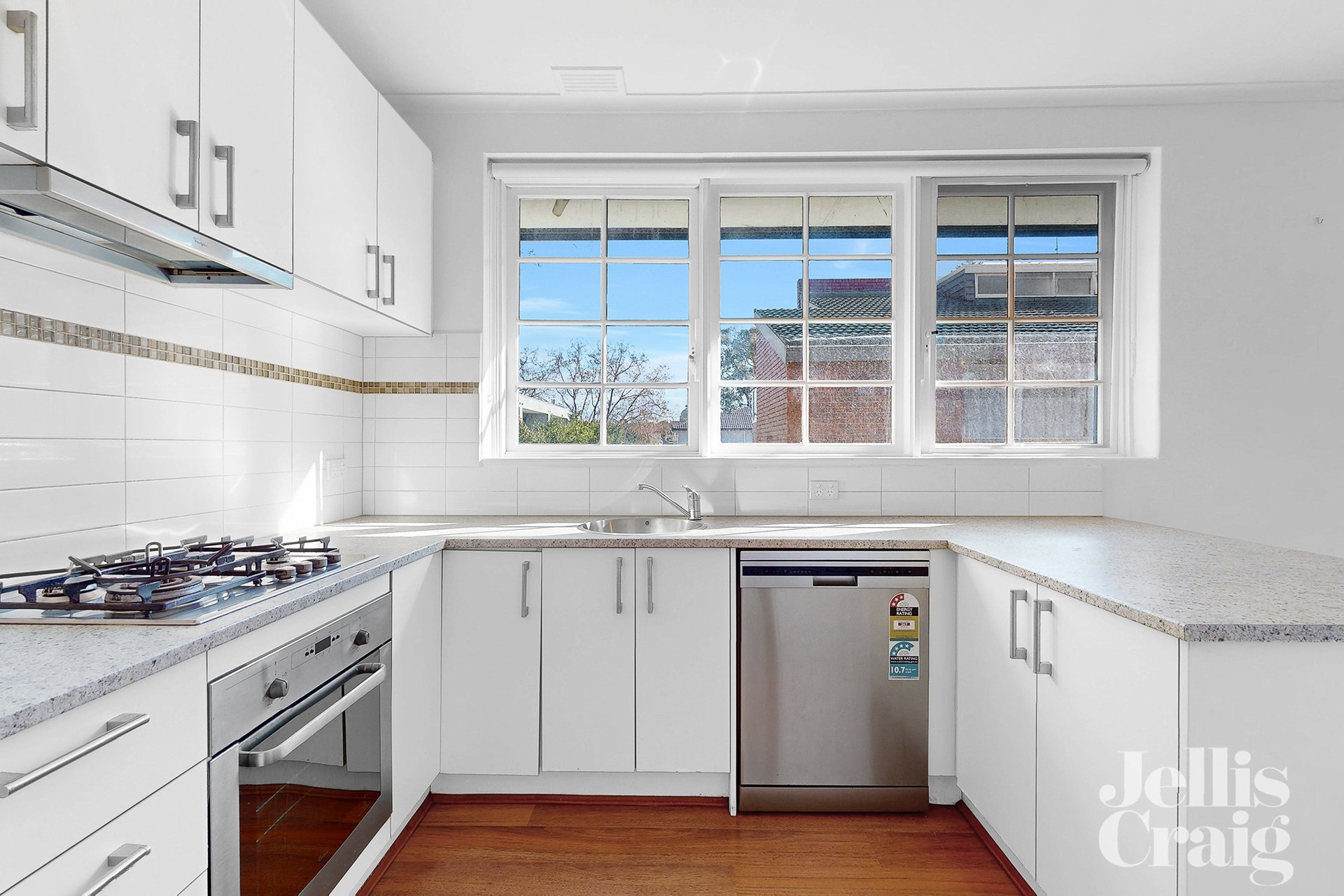 6/143 Edgevale Road, Kew image 3