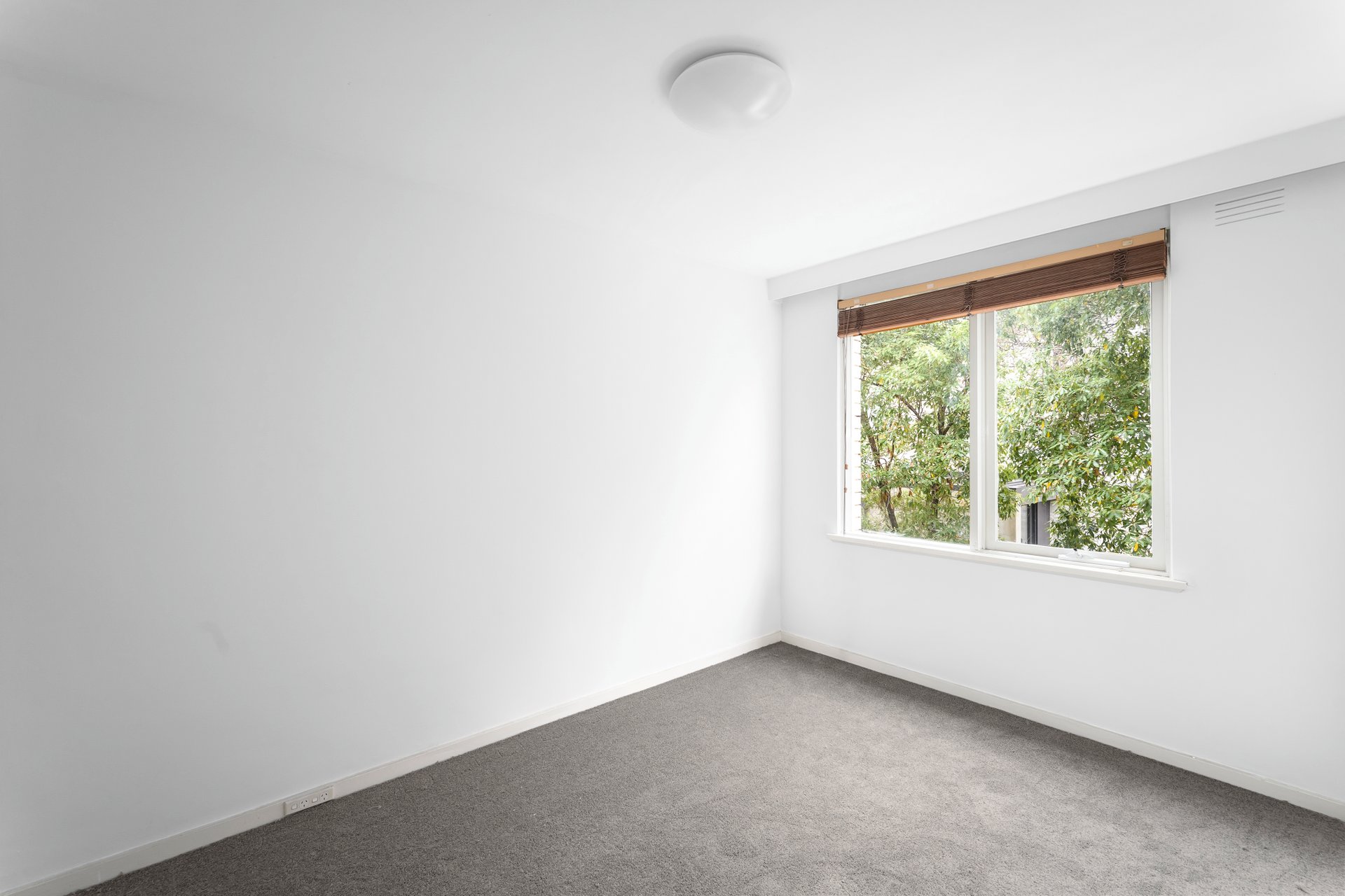 Property Gallery Thumbnail 8