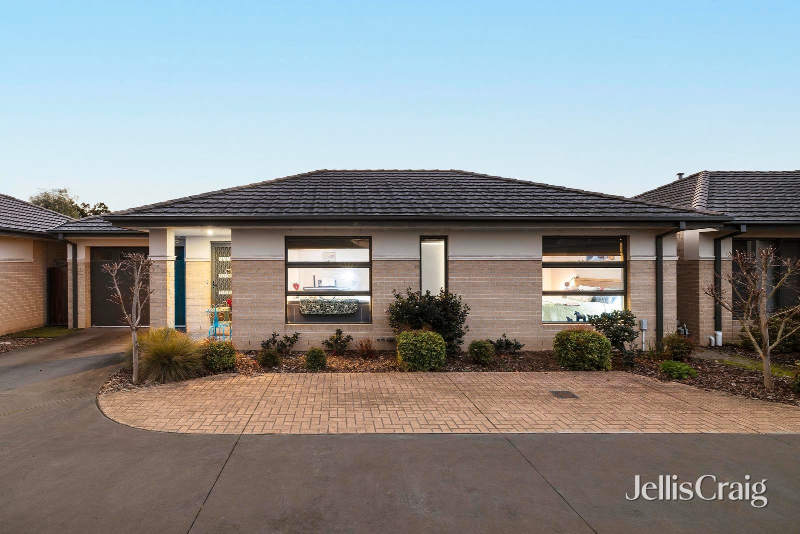 6/15 Dulnain Street, Mount Martha image 1