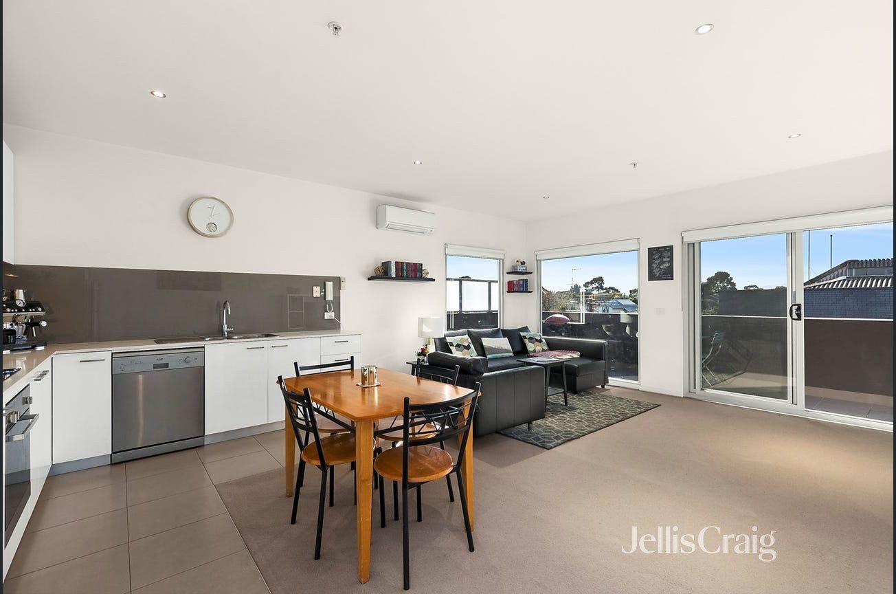 6/153 Barkly Street, Brunswick image 3