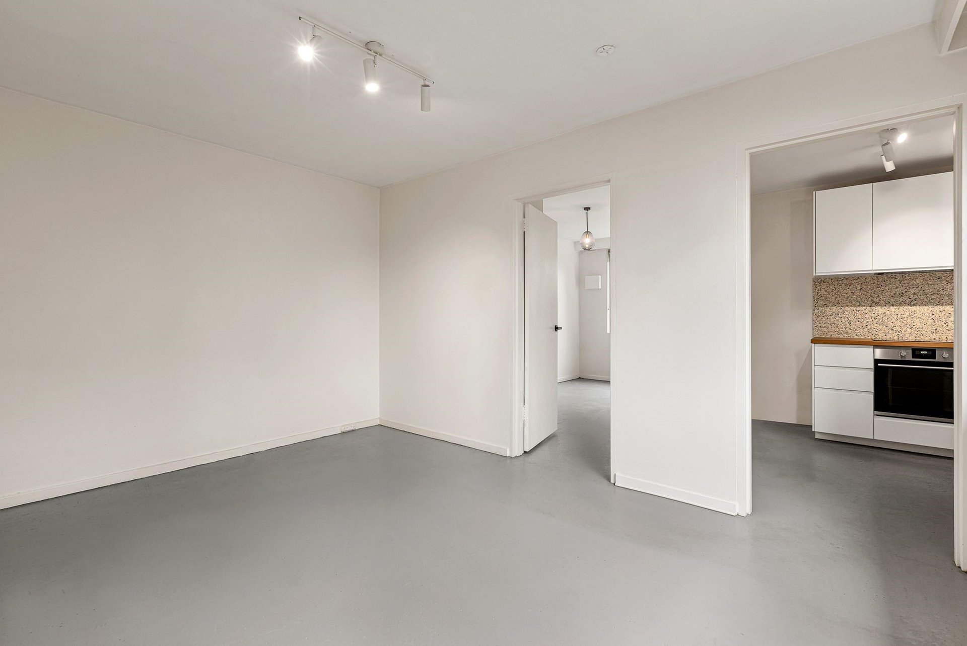 Property Gallery Thumbnail 3