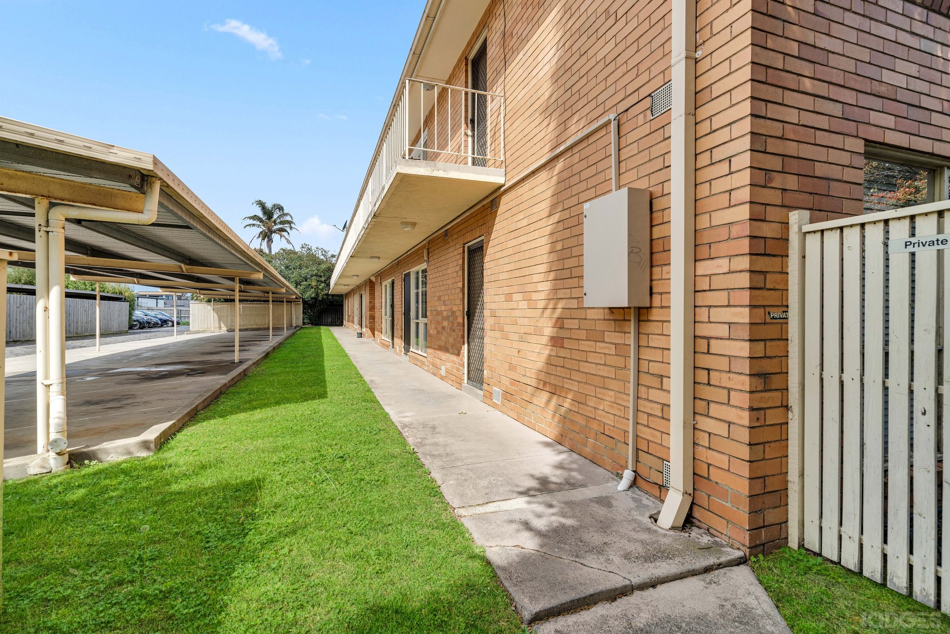 6 / 16 Station Street Mentone