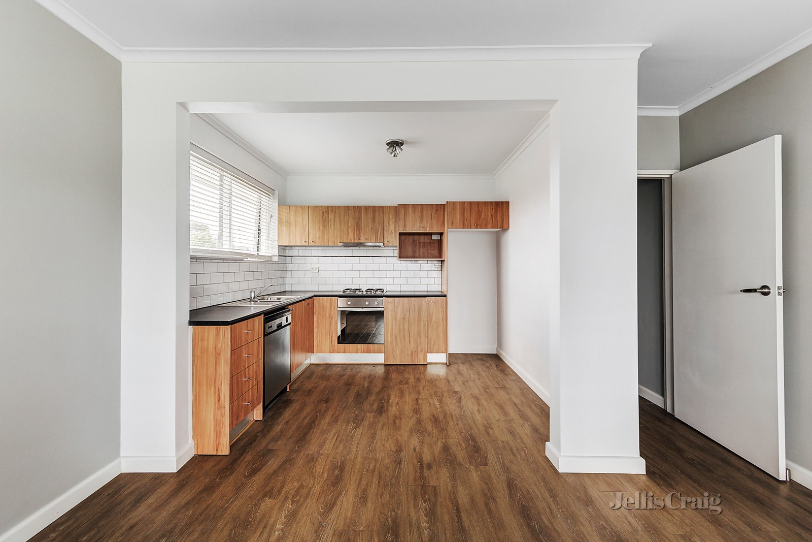 6/162 Leila Road, Carnegie image 2