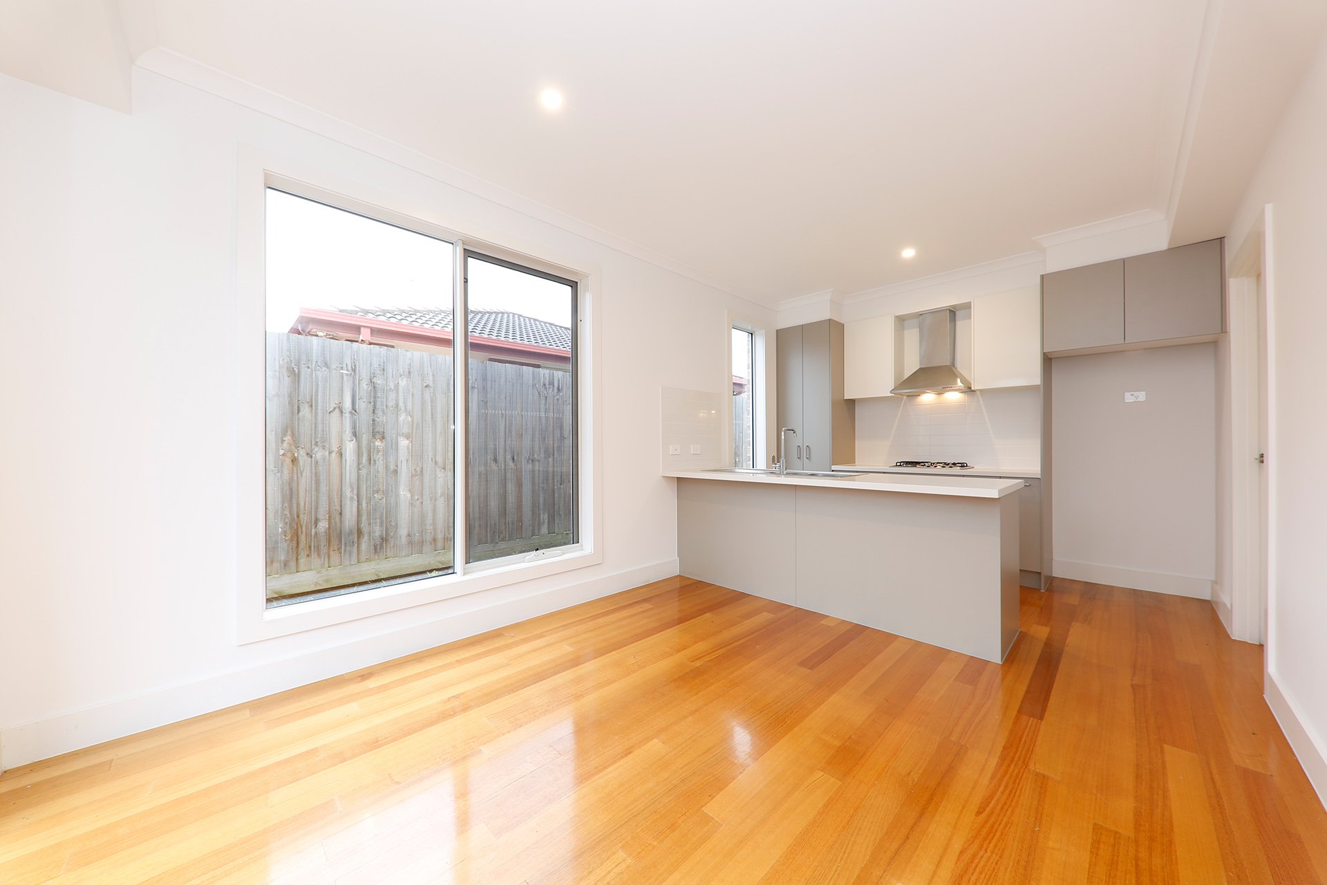 6/169 Surrey Road, Blackburn image 3