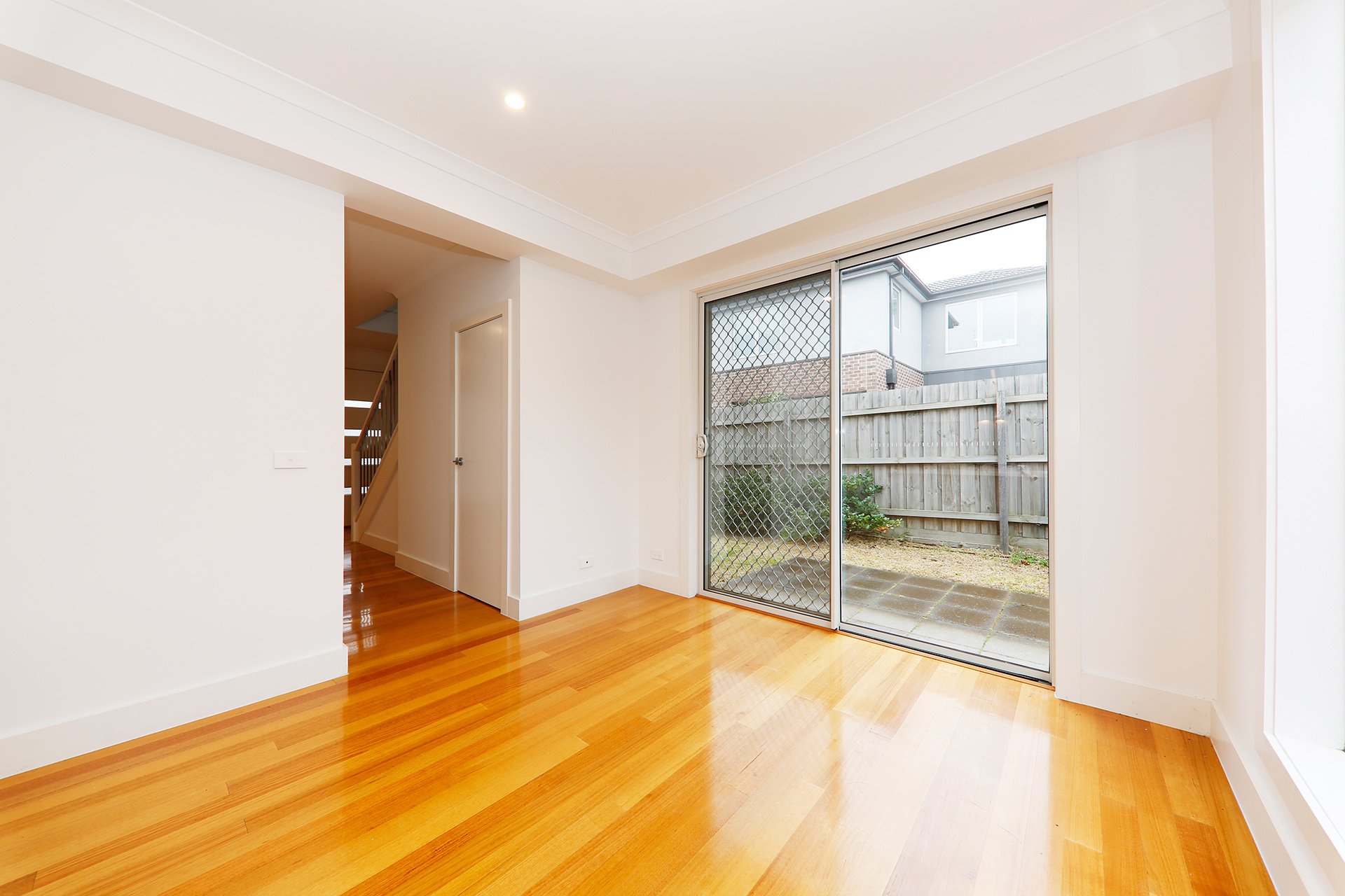 6/169 Surrey Road, Blackburn image 5
