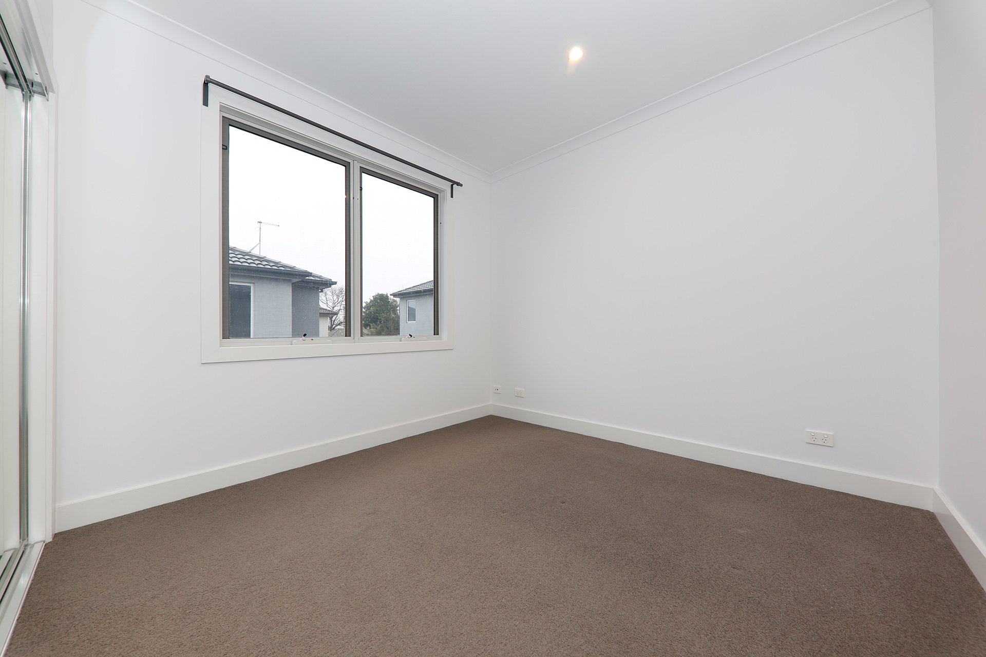 6/169 Surrey Road, Blackburn image 8