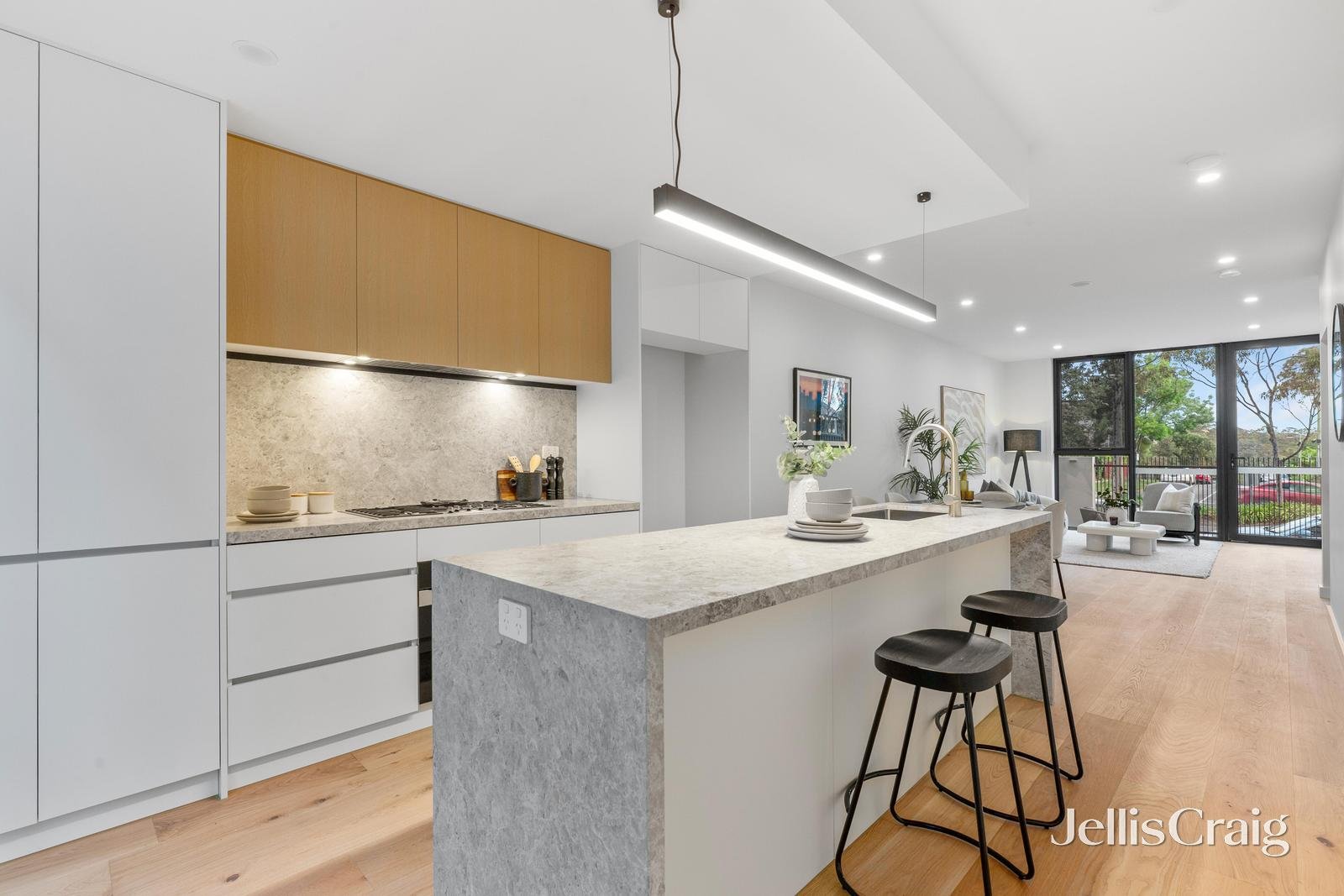 6/17 Whitehorse Road, Blackburn image 2