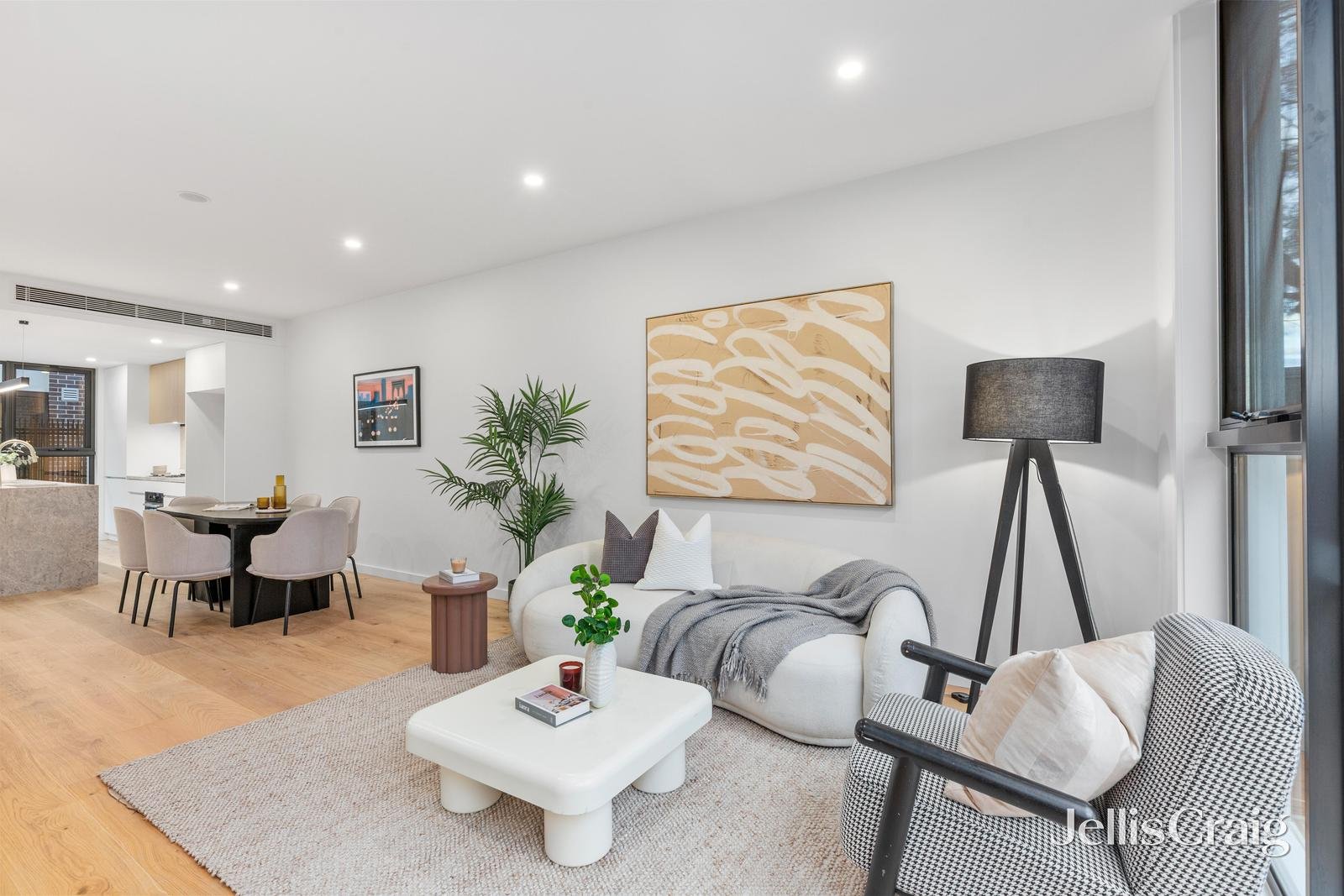 6/17 Whitehorse Road, Blackburn image 3