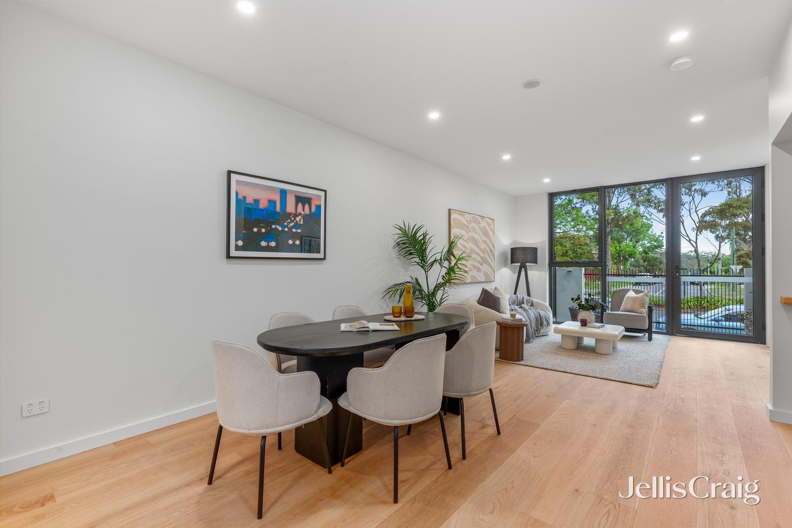 6/17 Whitehorse Road, Blackburn image 5
