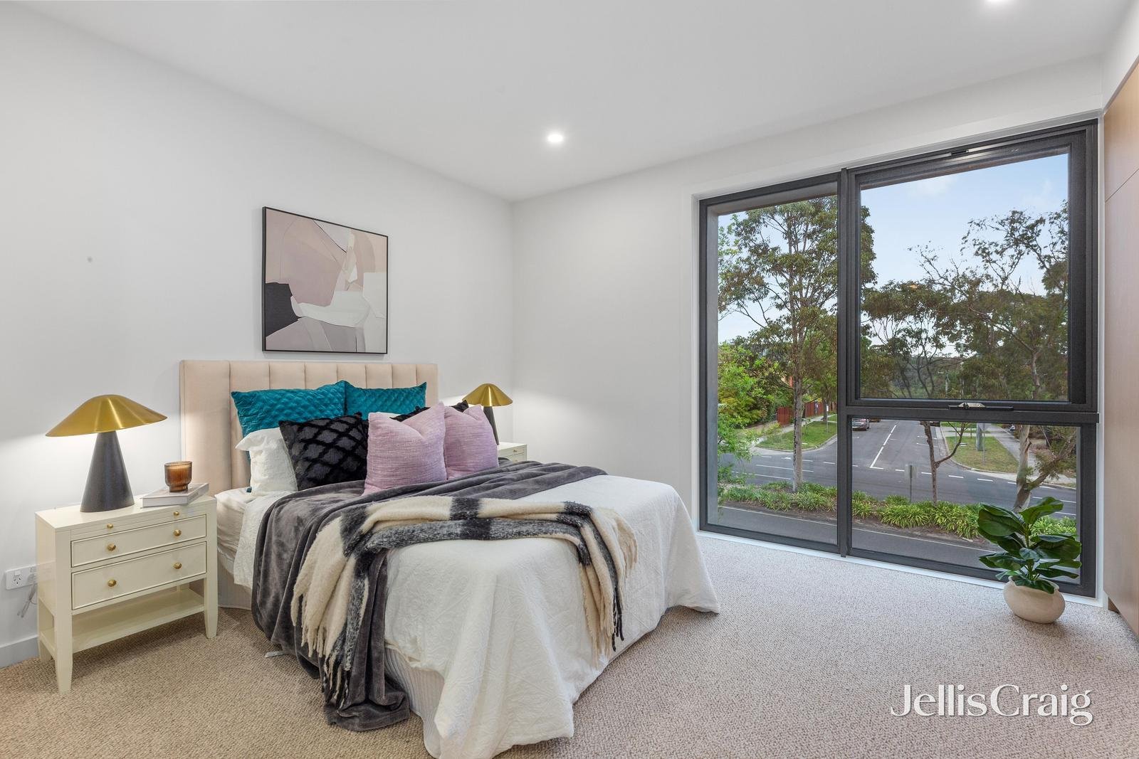 6/17 Whitehorse Road, Blackburn image 7
