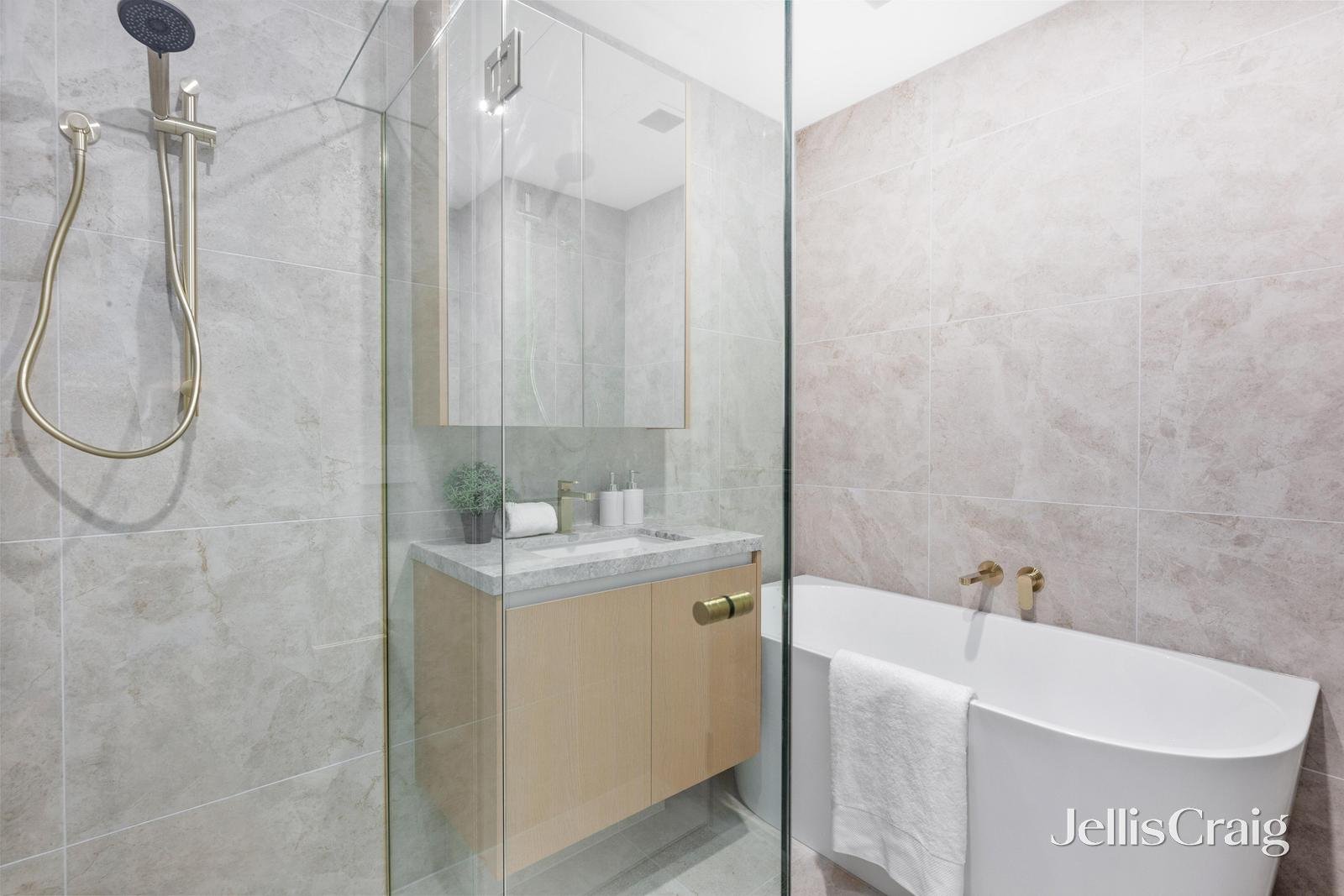 6/17 Whitehorse Road, Blackburn image 8