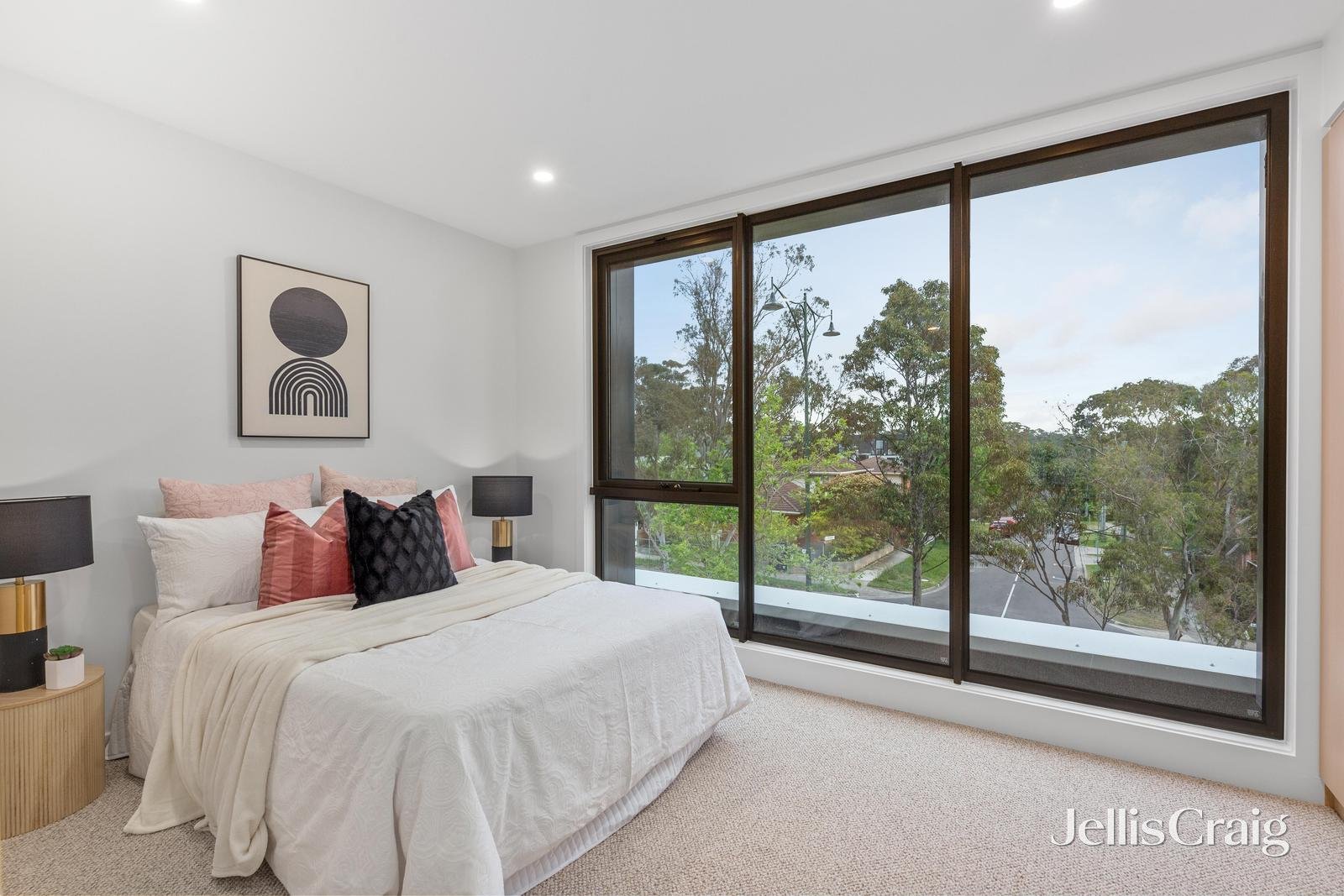6/17 Whitehorse Road, Blackburn image 9